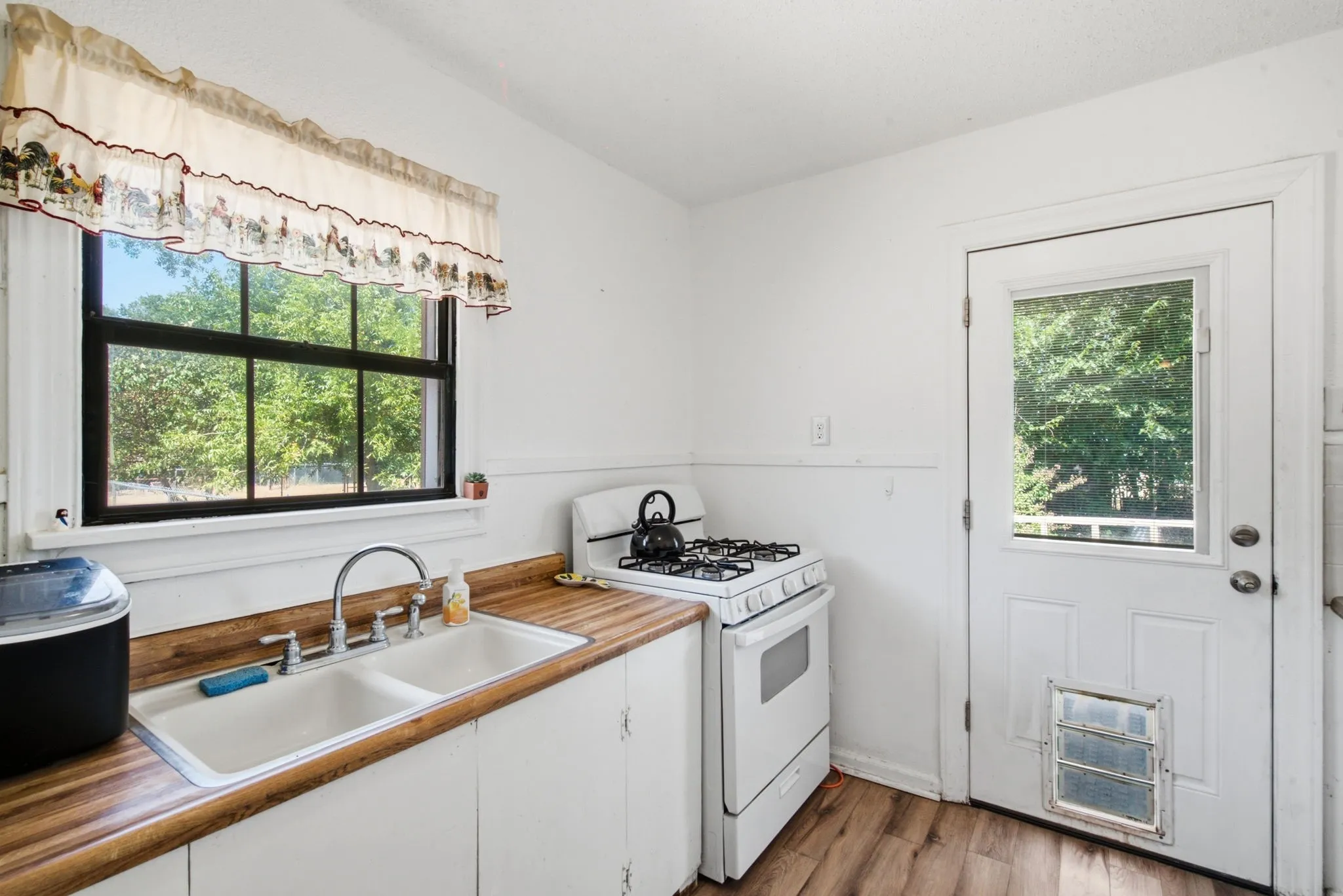 Single Family Residence For Sale in Tarrant County , 112 Sandra Drive, Azle, Texas 76020, 2 Bedroom, 1 Bathroom, Garage spaces, 1,000 Sqft, built in 0, mls#21359373, Real Estate Agent in Azle, Homes For Sale in Tarrant county, Homes For Sale in Azle, Realtor in Azle Texas, Real Estate Brokerage Independent Realty Texas, Luminita Cordes Realtor