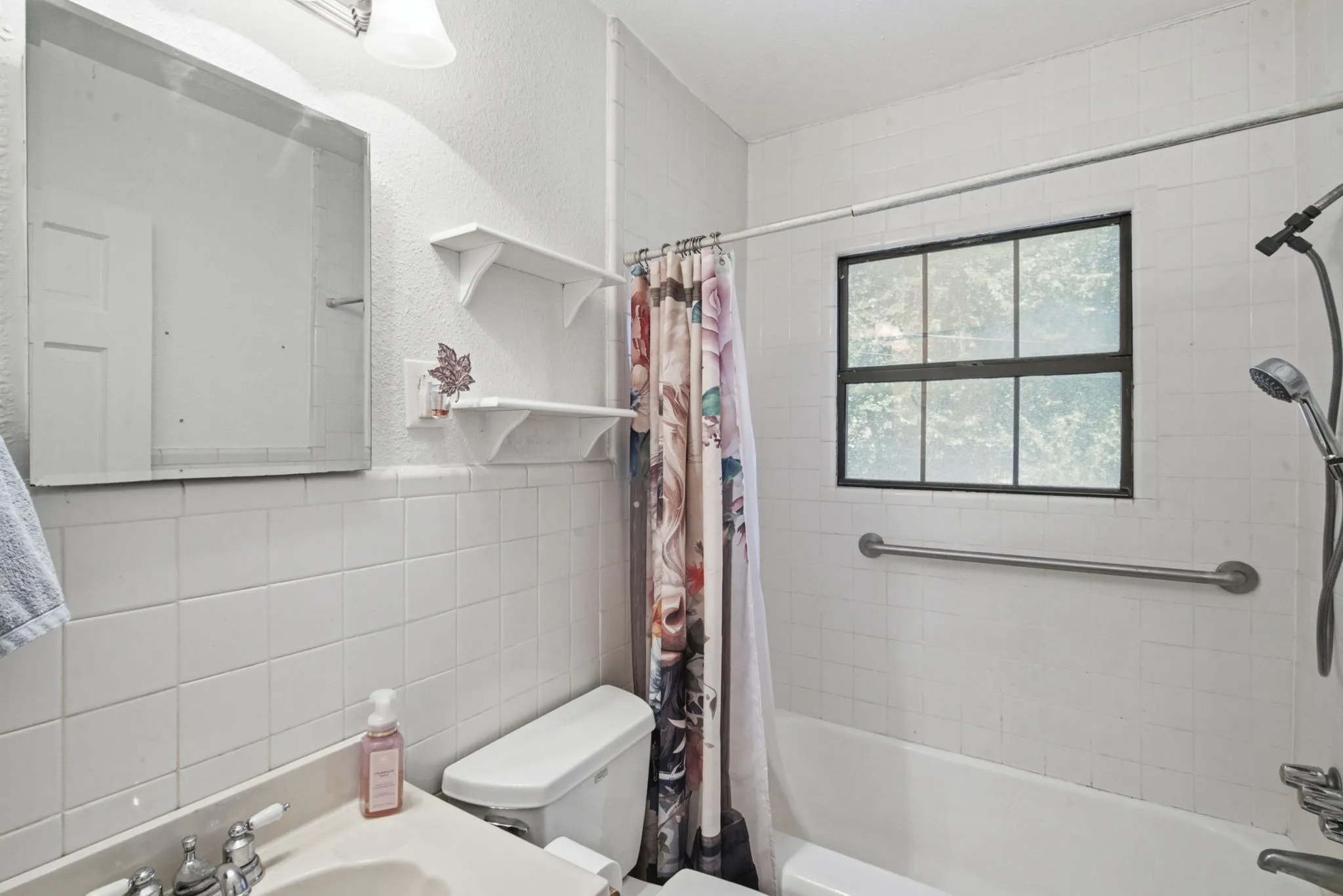 Single Family Residence For Sale in Tarrant County , 112 Sandra Drive, Azle, Texas 76020, 2 Bedroom, 1 Bathroom, Garage spaces, 1,000 Sqft, built in 0, mls#21359373, Real Estate Agent in Azle, Homes For Sale in Tarrant county, Homes For Sale in Azle, Realtor in Azle Texas, Real Estate Brokerage Independent Realty Texas, Luminita Cordes Realtor