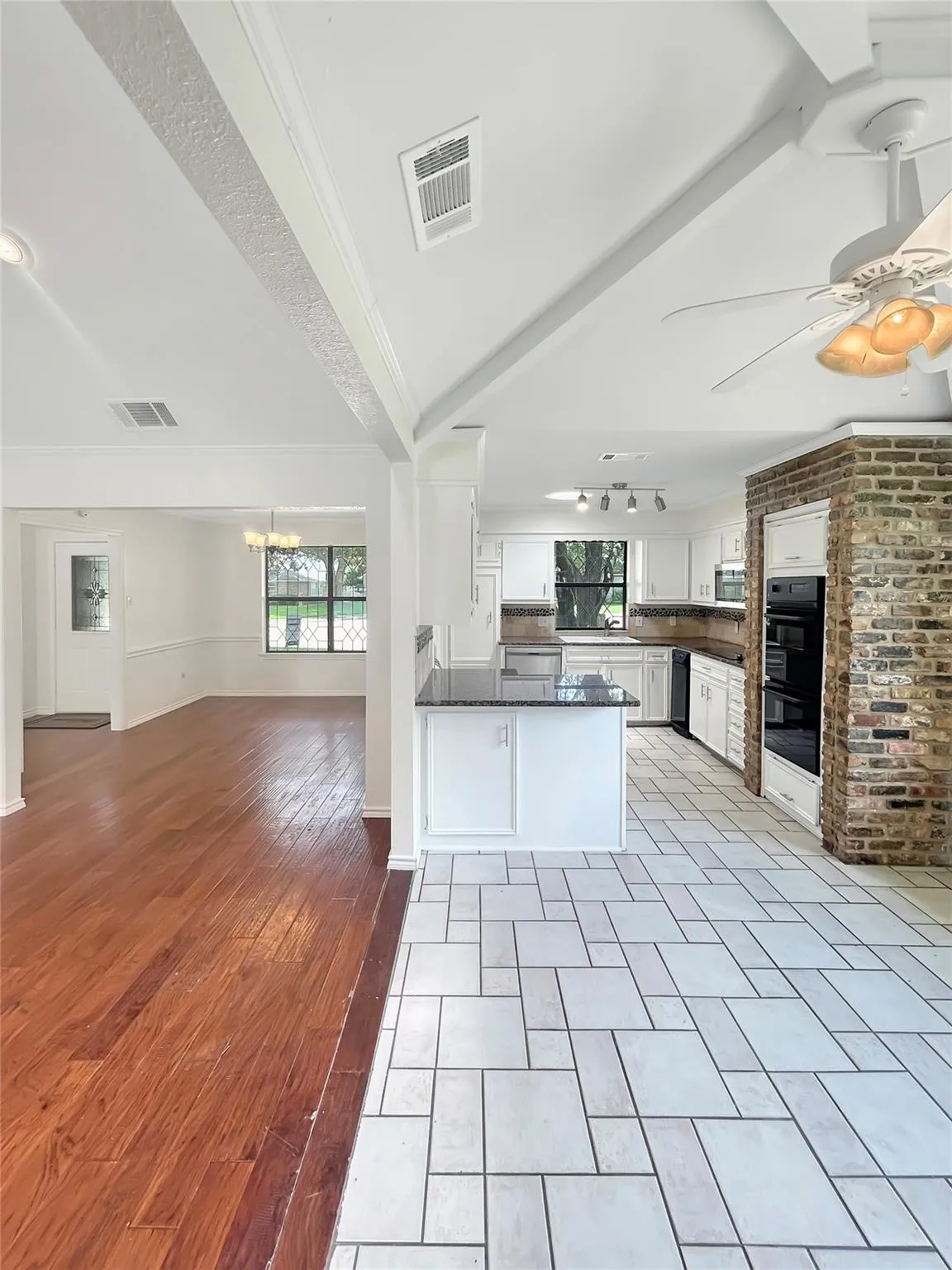 Single Family Residence For Rent in Denton County , 2312 Bush Circle, Carrollton, Texas 75007, 4 Bedroom, 3 Bathroom, 2 Garage spaces, 2,361 Sqft, built in 1983, mls#21364334, Real Estate Agent in Carrollton, Homes For Rent in Denton county, Homes For Rent in Carrollton, Realtor in Carrollton Texas, Real Estate Brokerage Independent Realty Texas, Luminita Cordes Realtor