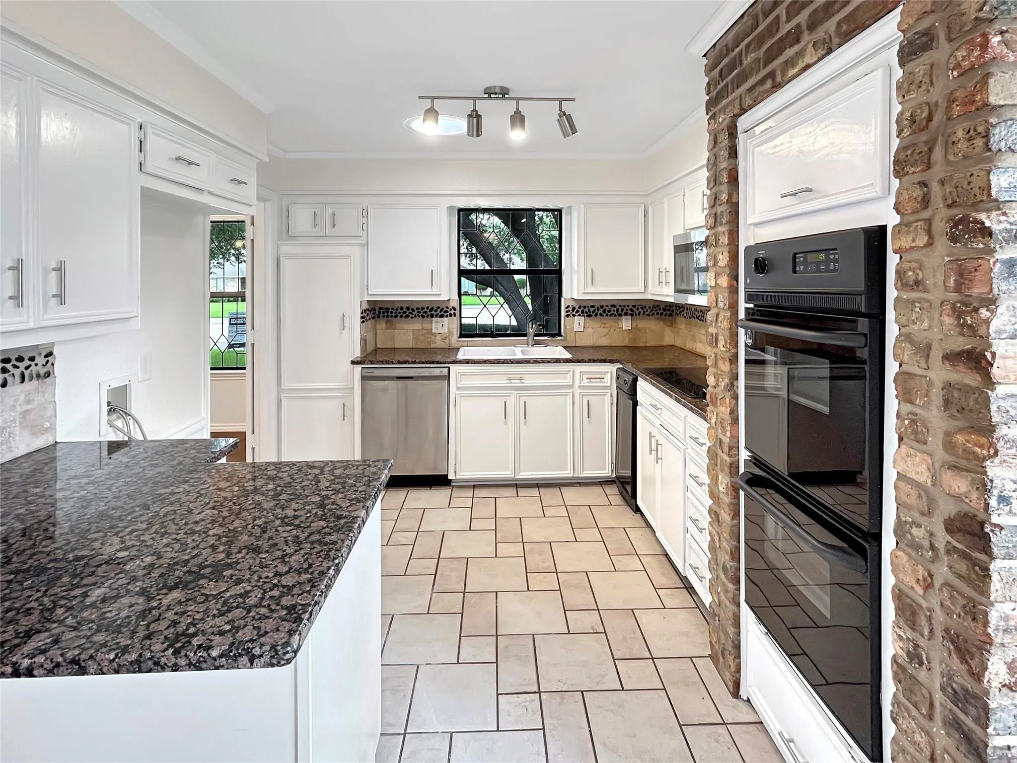 Single Family Residence For Rent in Denton County , 2312 Bush Circle, Carrollton, Texas 75007, 4 Bedroom, 3 Bathroom, 2 Garage spaces, 2,361 Sqft, built in 1983, mls#21364334, Real Estate Agent in Carrollton, Homes For Rent in Denton county, Homes For Rent in Carrollton, Realtor in Carrollton Texas, Real Estate Brokerage Independent Realty Texas, Luminita Cordes Realtor