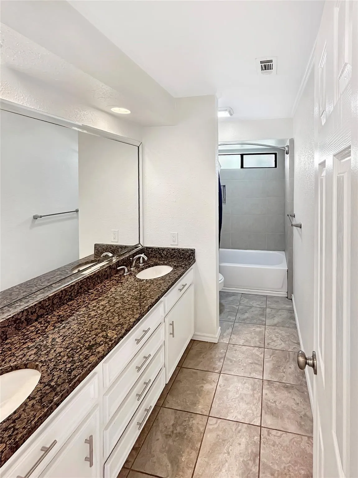 Single Family Residence For Rent in Denton County , 2312 Bush Circle, Carrollton, Texas 75007, 4 Bedroom, 3 Bathroom, 2 Garage spaces, 2,361 Sqft, built in 1983, mls#21364334, Real Estate Agent in Carrollton, Homes For Rent in Denton county, Homes For Rent in Carrollton, Realtor in Carrollton Texas, Real Estate Brokerage Independent Realty Texas, Luminita Cordes Realtor
