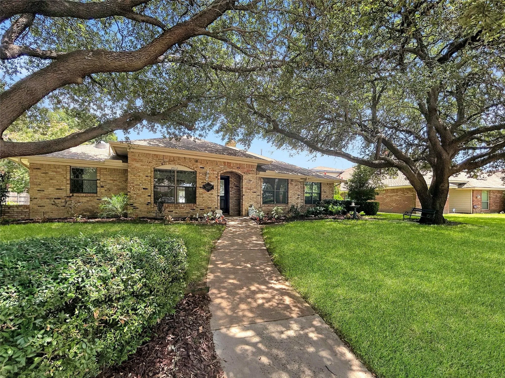 Single Family Residence For Rent in Denton County , 2312 Bush Circle, Carrollton, Texas 75007, 4 Bedroom, 3 Bathroom, 2 Garage spaces, 2,361 Sqft, built in 1983, mls#21364334, Real Estate Agent in Carrollton, Homes For Rent in Denton county, Homes For Rent in Carrollton, Realtor in Carrollton Texas, Real Estate Brokerage Independent Realty Texas, Luminita Cordes Realtor