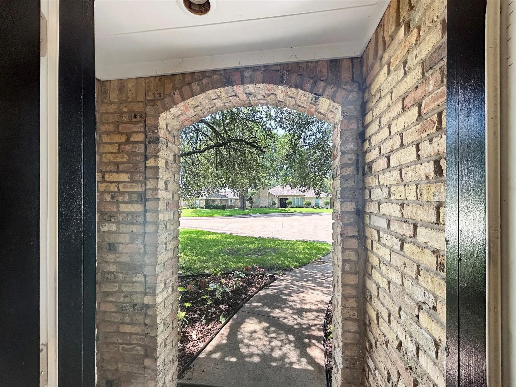 Single Family Residence For Rent in Denton County , 2312 Bush Circle, Carrollton, Texas 75007, 4 Bedroom, 3 Bathroom, 2 Garage spaces, 2,361 Sqft, built in 1983, mls#21364334, Real Estate Agent in Carrollton, Homes For Rent in Denton county, Homes For Rent in Carrollton, Realtor in Carrollton Texas, Real Estate Brokerage Independent Realty Texas, Luminita Cordes Realtor