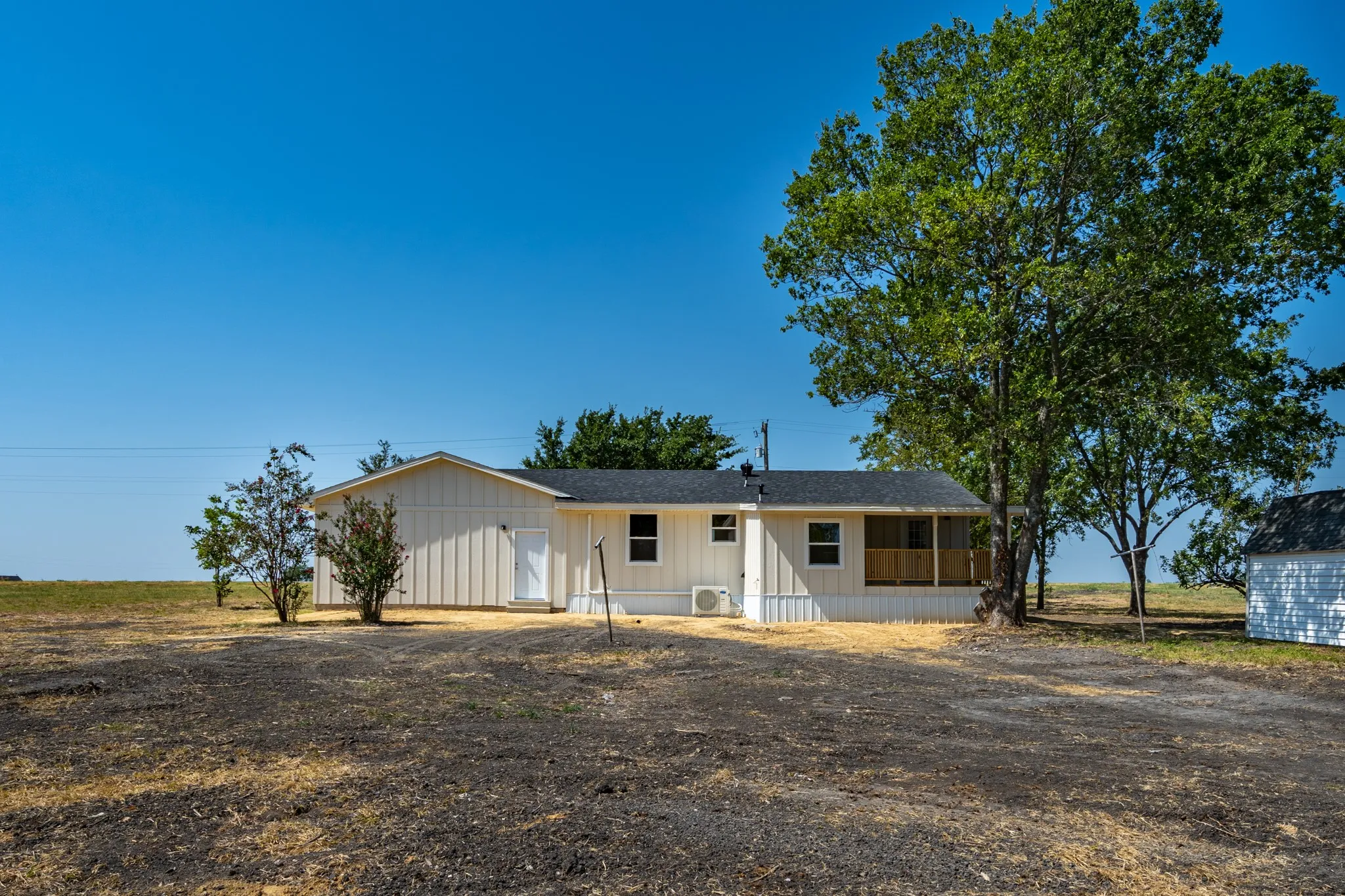 Single Family Residence For Sale in Hunt County , 9415 STATE HIGHWAY 50, Ladonia, Texas 75449, 3 Bedroom, 1 Bathroom, 2 Garage spaces, 1,004 Sqft, built in 1960, mls#21364387, Real Estate Agent in Ladonia, Homes For Sale in Hunt county, Homes For Sale in Ladonia, Realtor in Ladonia Texas, Real Estate Brokerage Independent Realty Texas, Luminita Cordes Realtor