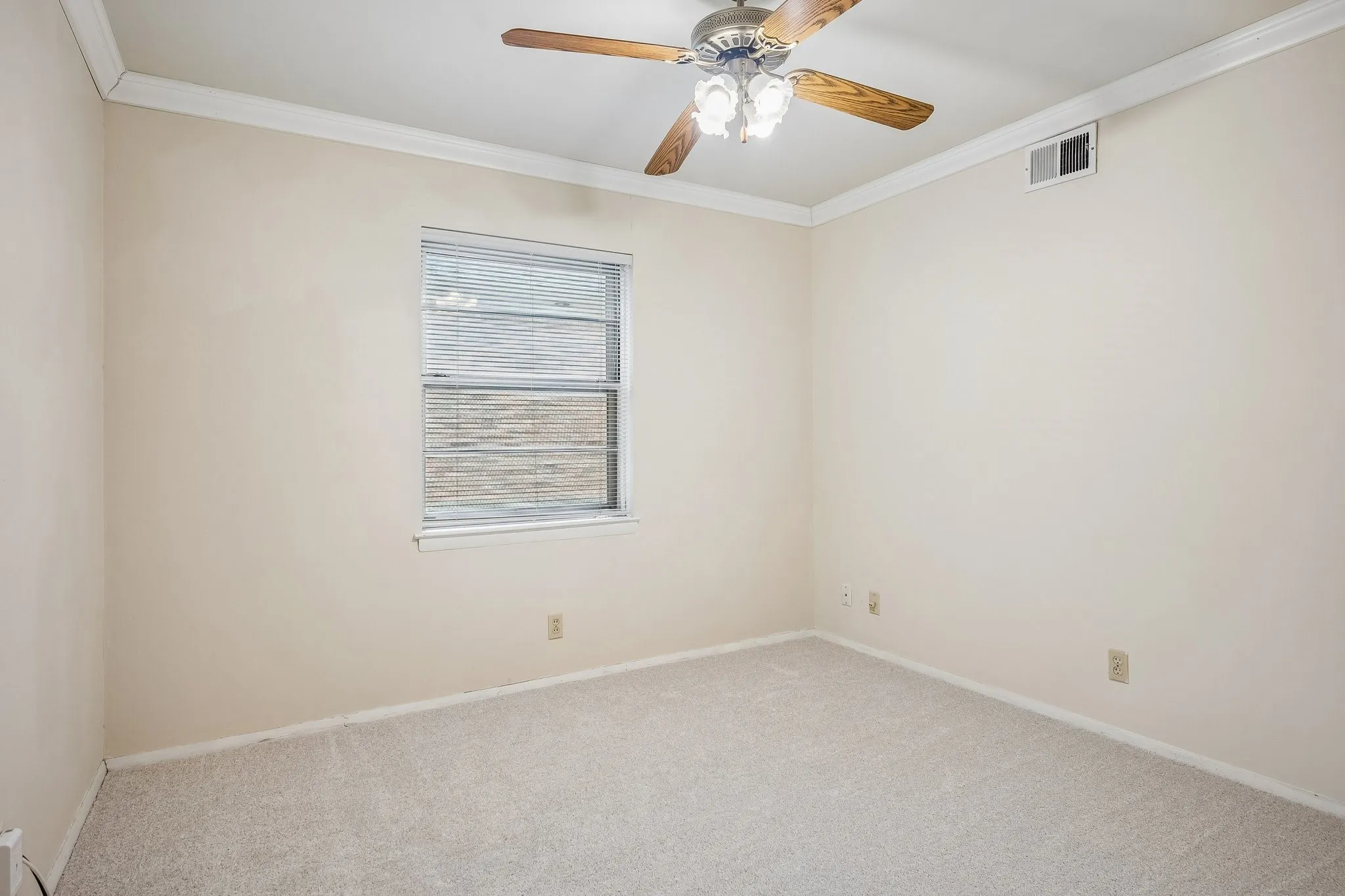 3 additional guest bedrooms ideal for kids' rooms or a home office.