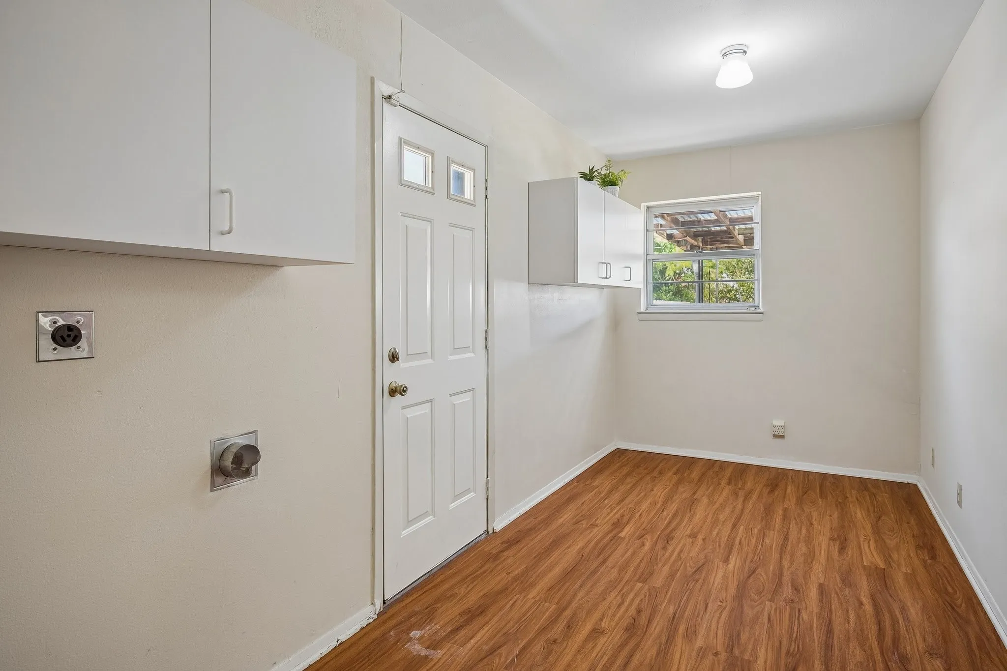 TX-sized utility room just off the garage and kitchen!