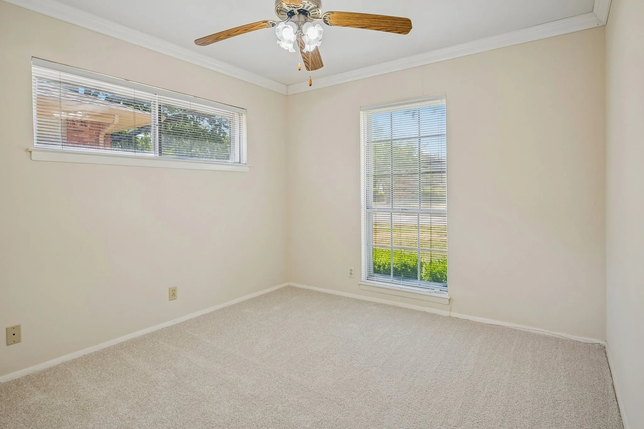 A home office made easy in the 4th bedroom.