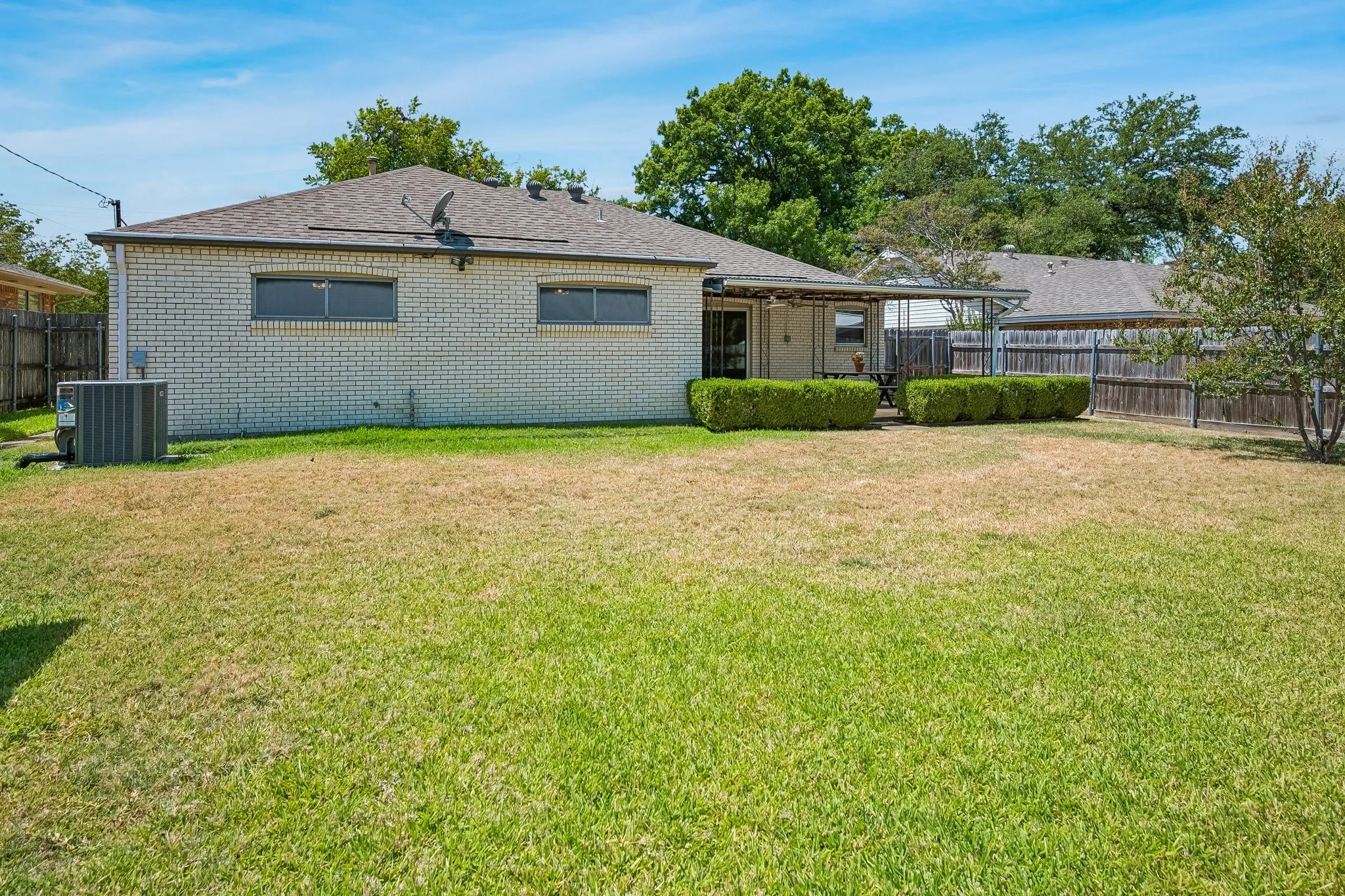 Let the good times roll with the spacious and well kept backyard!