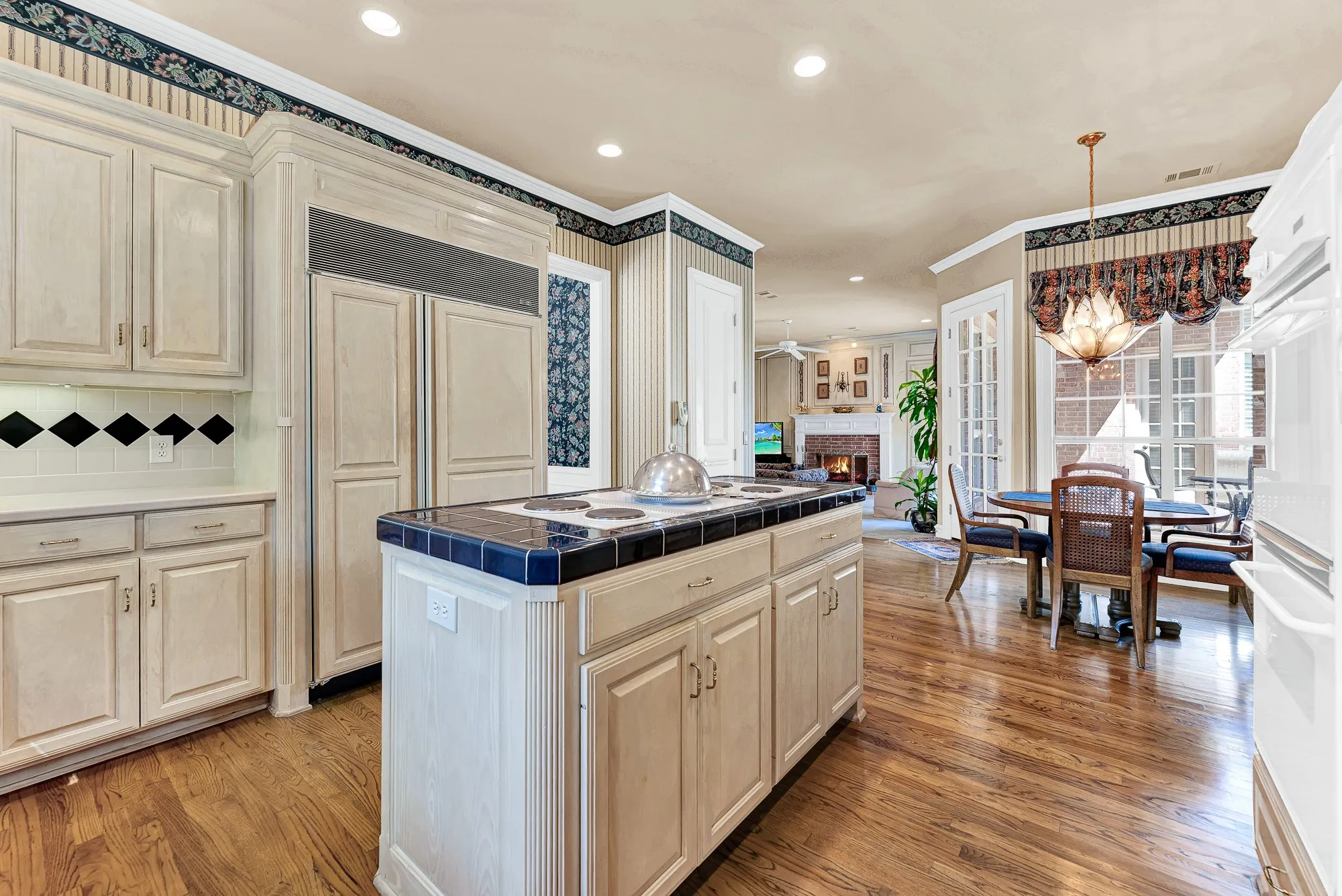 *FABULOUS REMODEL OPPURTUNITY* A central cooktop island anchors an open floor plan that flows effortlessly into adjoining casual dining space. Picture plating warm hors d'oeuvres while lingering conversations carry over from nearby guests.