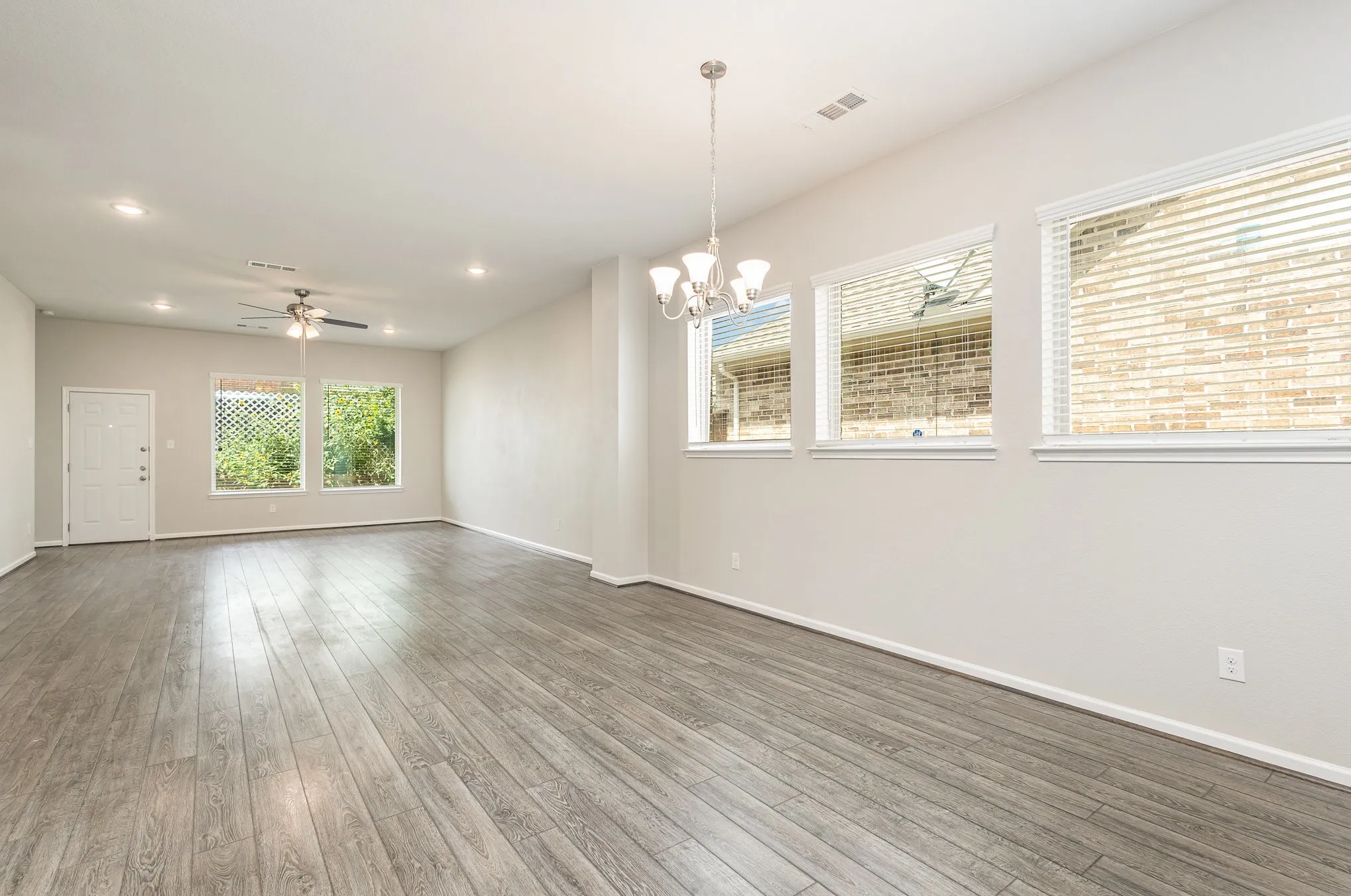 Single Family Residence For Sale in Kaufman County , 1572 Cedar Crest Drive, Forney, Texas 75126, 3 Bedroom, 2 Bathroom, 2 Garage spaces, 2,240 Sqft, built in 2018, Price $309,000, mls#21364008, Real Estate Agent in Forney, Homes For Sale in Kaufman county, Homes For Sale in Forney, Realtor in Forney Texas, Real Estate Brokerage Independent Realty Texas, Luminita Cordes Realtor