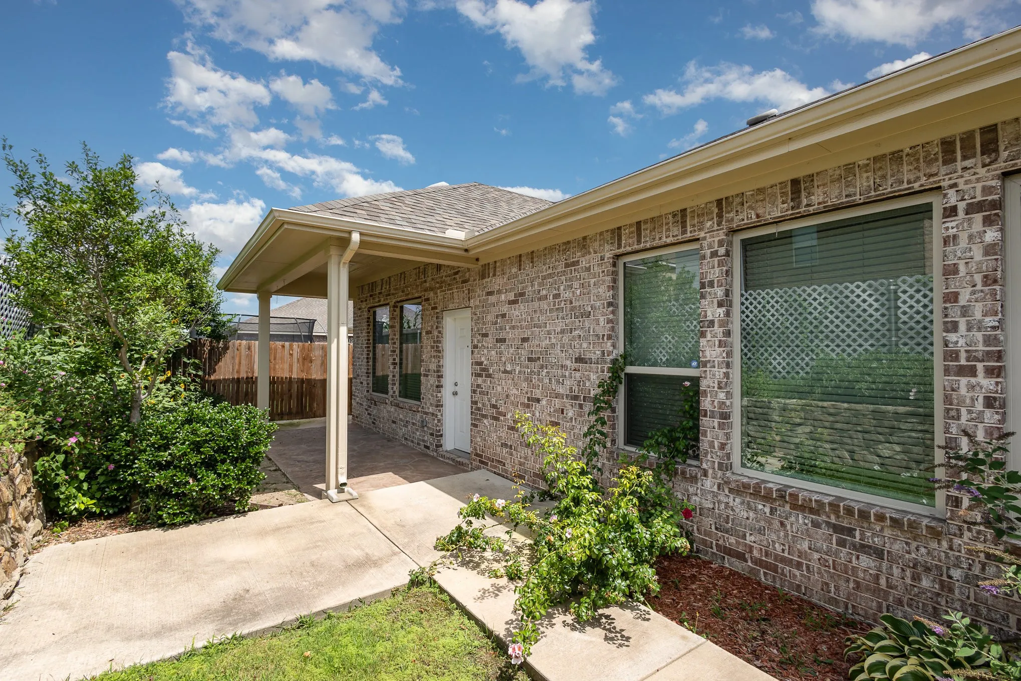 Single Family Residence For Sale in Kaufman County , 1572 Cedar Crest Drive, Forney, Texas 75126, 3 Bedroom, 2 Bathroom, 2 Garage spaces, 2,240 Sqft, built in 2018, Price $309,000, mls#21364008, Real Estate Agent in Forney, Homes For Sale in Kaufman county, Homes For Sale in Forney, Realtor in Forney Texas, Real Estate Brokerage Independent Realty Texas, Luminita Cordes Realtor