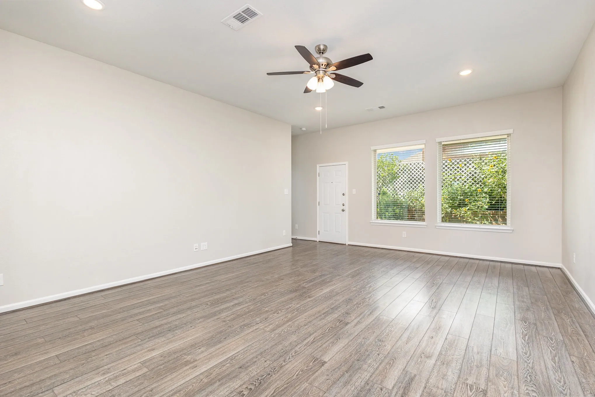 Single Family Residence For Sale in Kaufman County , 1572 Cedar Crest Drive, Forney, Texas 75126, 3 Bedroom, 2 Bathroom, 2 Garage spaces, 2,240 Sqft, built in 2018, Price $309,000, mls#21364008, Real Estate Agent in Forney, Homes For Sale in Kaufman county, Homes For Sale in Forney, Realtor in Forney Texas, Real Estate Brokerage Independent Realty Texas, Luminita Cordes Realtor