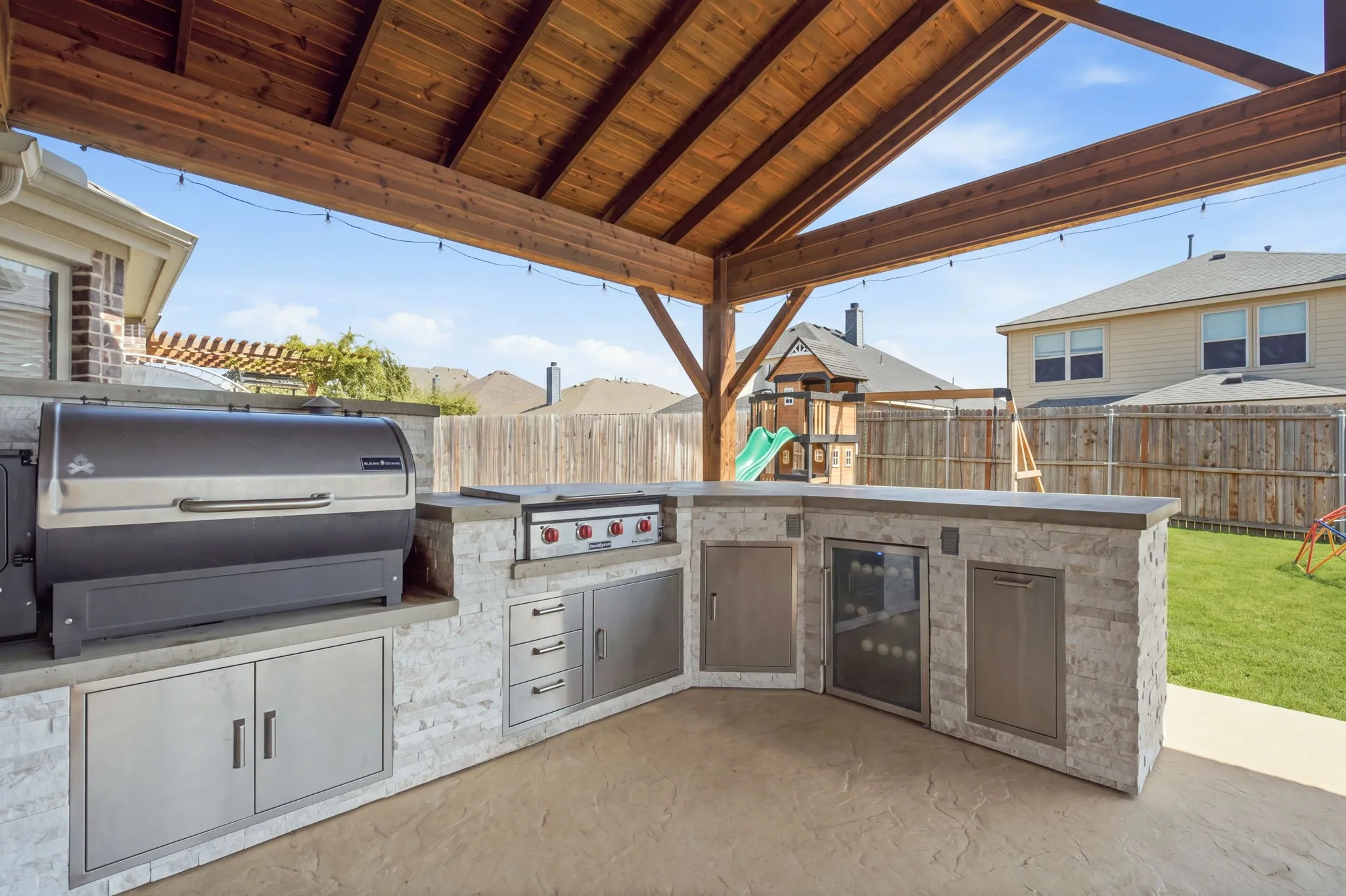 Single Family Residence For Sale in Collin County , 1425 Clayton Lane, Celina, Texas 75009, 4 Bedroom, 2 Bathroom, 2 Garage spaces, 2,196 Sqft, built in 2015, mls#21343225, Real Estate Agent in Celina, Homes For Sale in Collin county, Homes For Sale in Celina, Realtor in Celina Texas, Real Estate Brokerage Independent Realty Texas, Luminita Cordes Realtor
