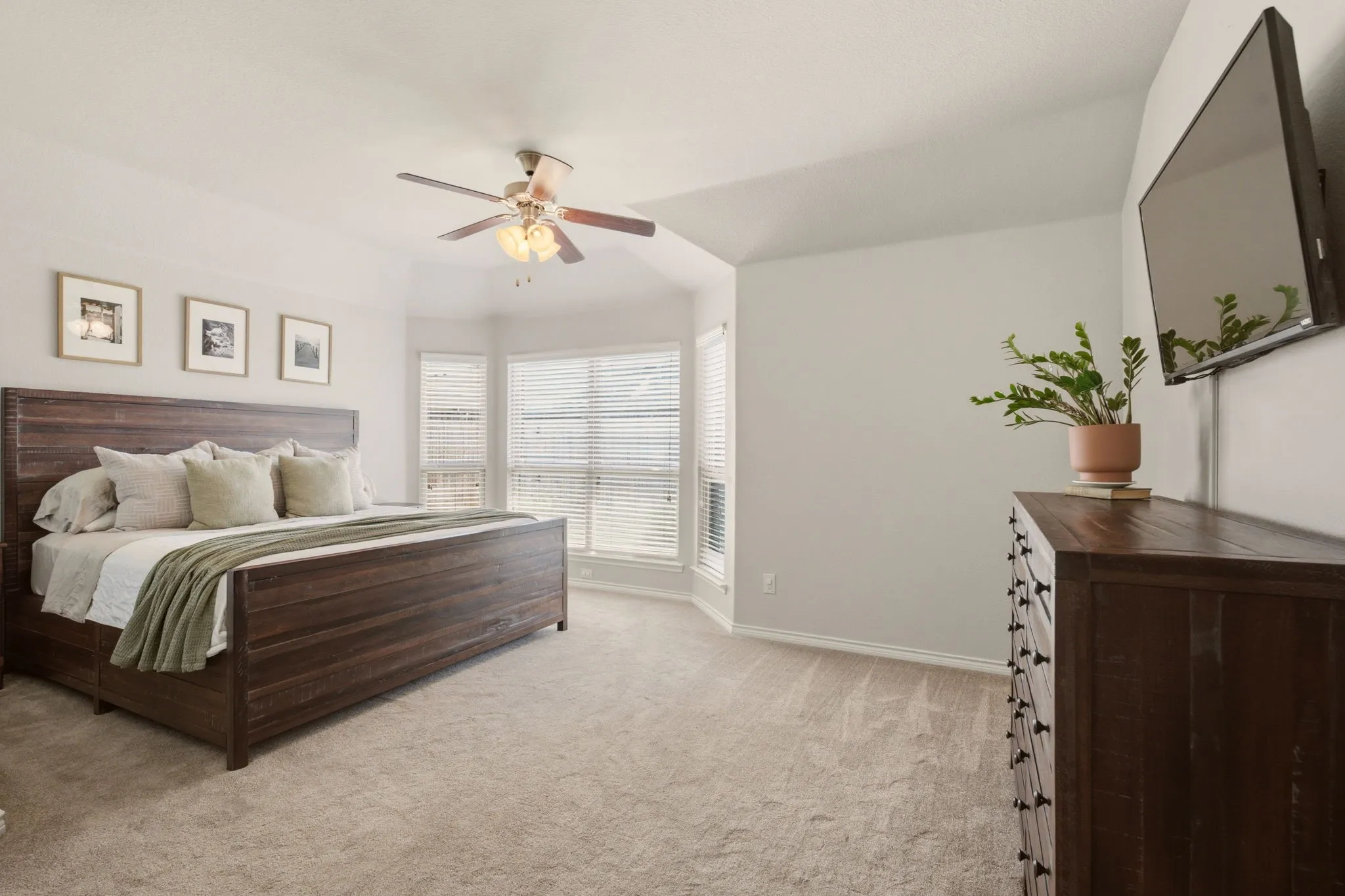 Single Family Residence For Sale in Collin County , 1425 Clayton Lane, Celina, Texas 75009, 4 Bedroom, 2 Bathroom, 2 Garage spaces, 2,196 Sqft, built in 2015, mls#21343225, Real Estate Agent in Celina, Homes For Sale in Collin county, Homes For Sale in Celina, Realtor in Celina Texas, Real Estate Brokerage Independent Realty Texas, Luminita Cordes Realtor