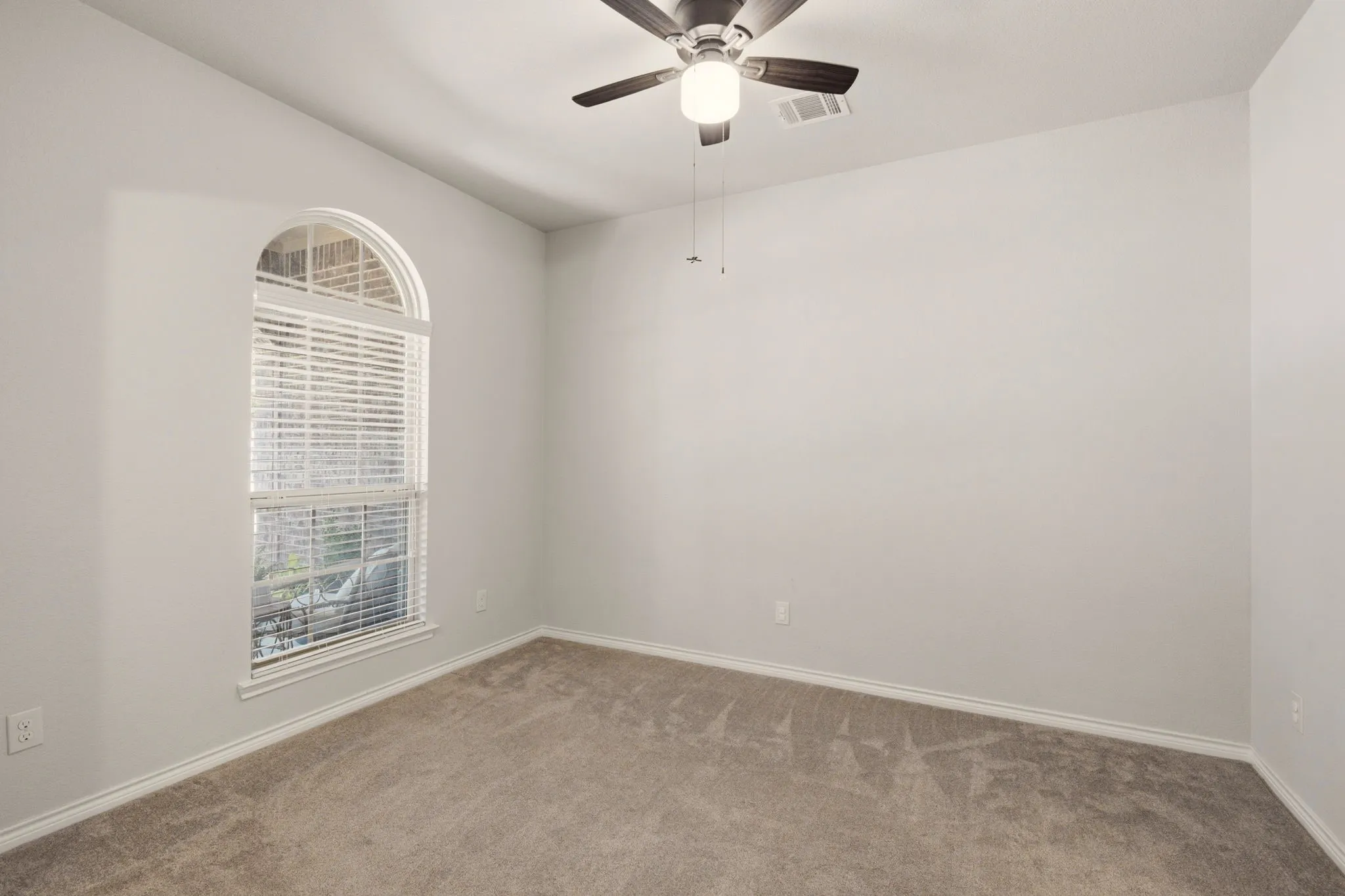 Single Family Residence For Sale in Collin County , 1425 Clayton Lane, Celina, Texas 75009, 4 Bedroom, 2 Bathroom, 2 Garage spaces, 2,196 Sqft, built in 2015, mls#21343225, Real Estate Agent in Celina, Homes For Sale in Collin county, Homes For Sale in Celina, Realtor in Celina Texas, Real Estate Brokerage Independent Realty Texas, Luminita Cordes Realtor