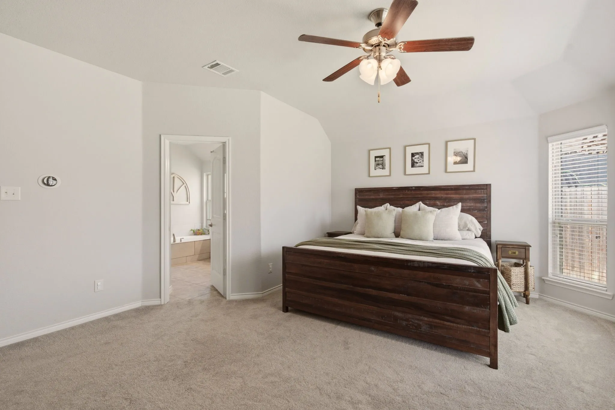 Single Family Residence For Sale in Collin County , 1425 Clayton Lane, Celina, Texas 75009, 4 Bedroom, 2 Bathroom, 2 Garage spaces, 2,196 Sqft, built in 2015, mls#21343225, Real Estate Agent in Celina, Homes For Sale in Collin county, Homes For Sale in Celina, Realtor in Celina Texas, Real Estate Brokerage Independent Realty Texas, Luminita Cordes Realtor