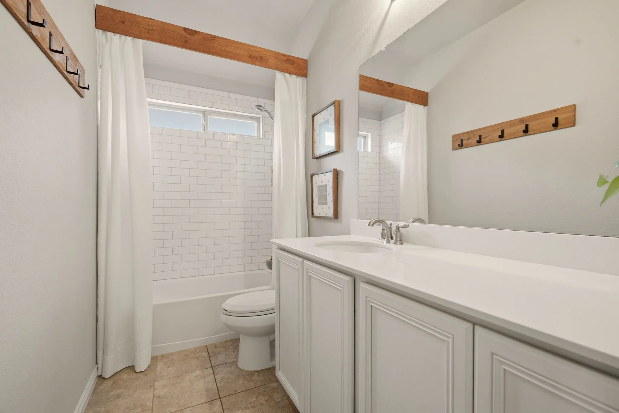 Single Family Residence For Sale in Collin County , 1425 Clayton Lane, Celina, Texas 75009, 4 Bedroom, 2 Bathroom, 2 Garage spaces, 2,196 Sqft, built in 2015, mls#21343225, Real Estate Agent in Celina, Homes For Sale in Collin county, Homes For Sale in Celina, Realtor in Celina Texas, Real Estate Brokerage Independent Realty Texas, Luminita Cordes Realtor