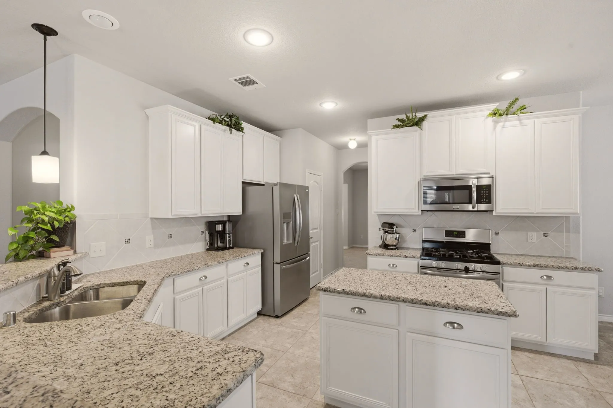 Single Family Residence For Sale in Collin County , 1425 Clayton Lane, Celina, Texas 75009, 4 Bedroom, 2 Bathroom, 2 Garage spaces, 2,196 Sqft, built in 2015, mls#21343225, Real Estate Agent in Celina, Homes For Sale in Collin county, Homes For Sale in Celina, Realtor in Celina Texas, Real Estate Brokerage Independent Realty Texas, Luminita Cordes Realtor