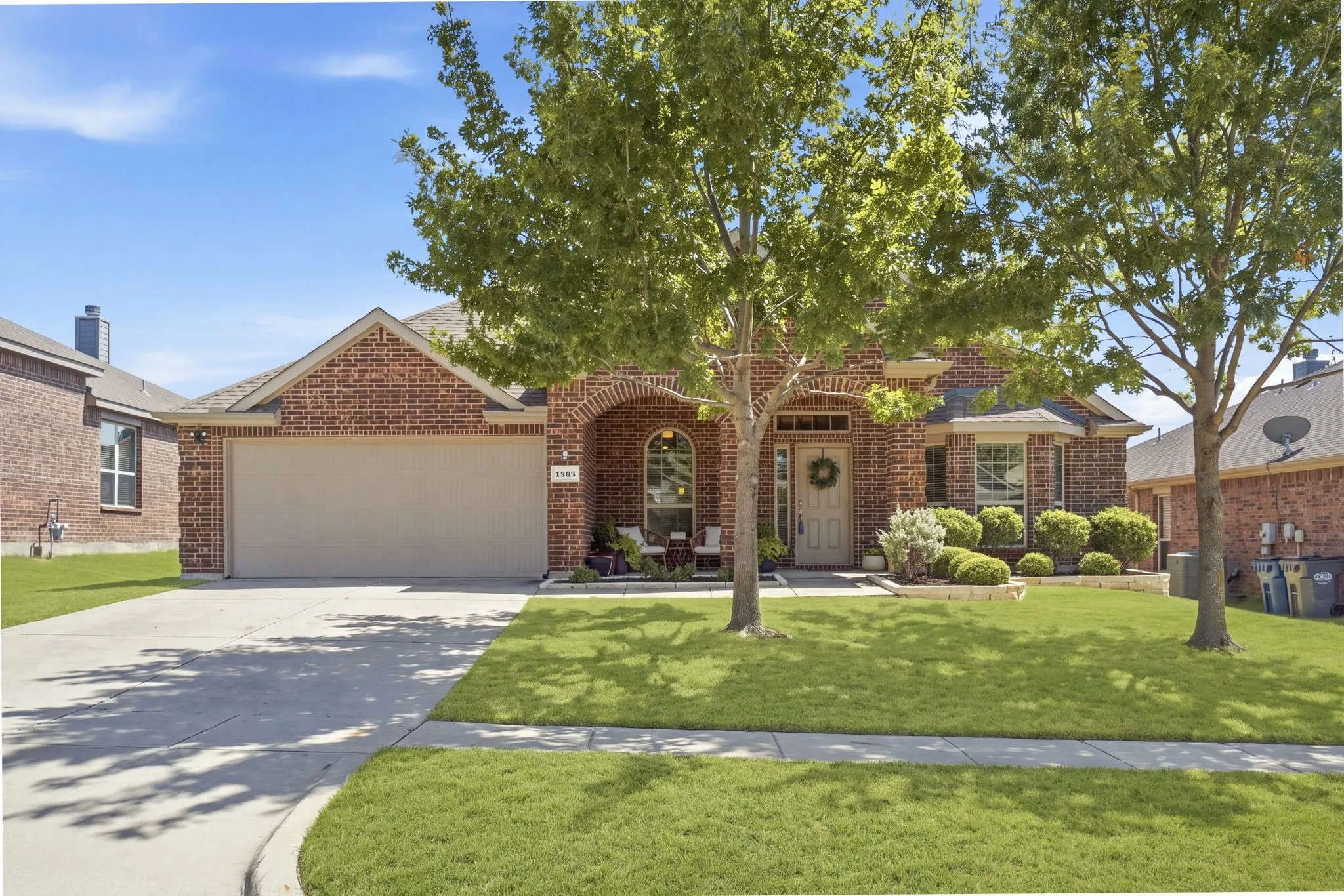 Single Family Residence For Sale in Collin County , 1425 Clayton Lane, Celina, Texas 75009, 4 Bedroom, 2 Bathroom, 2 Garage spaces, 2,196 Sqft, built in 2015, mls#21343225, Real Estate Agent in Celina, Homes For Sale in Collin county, Homes For Sale in Celina, Realtor in Celina Texas, Real Estate Brokerage Independent Realty Texas, Luminita Cordes Realtor