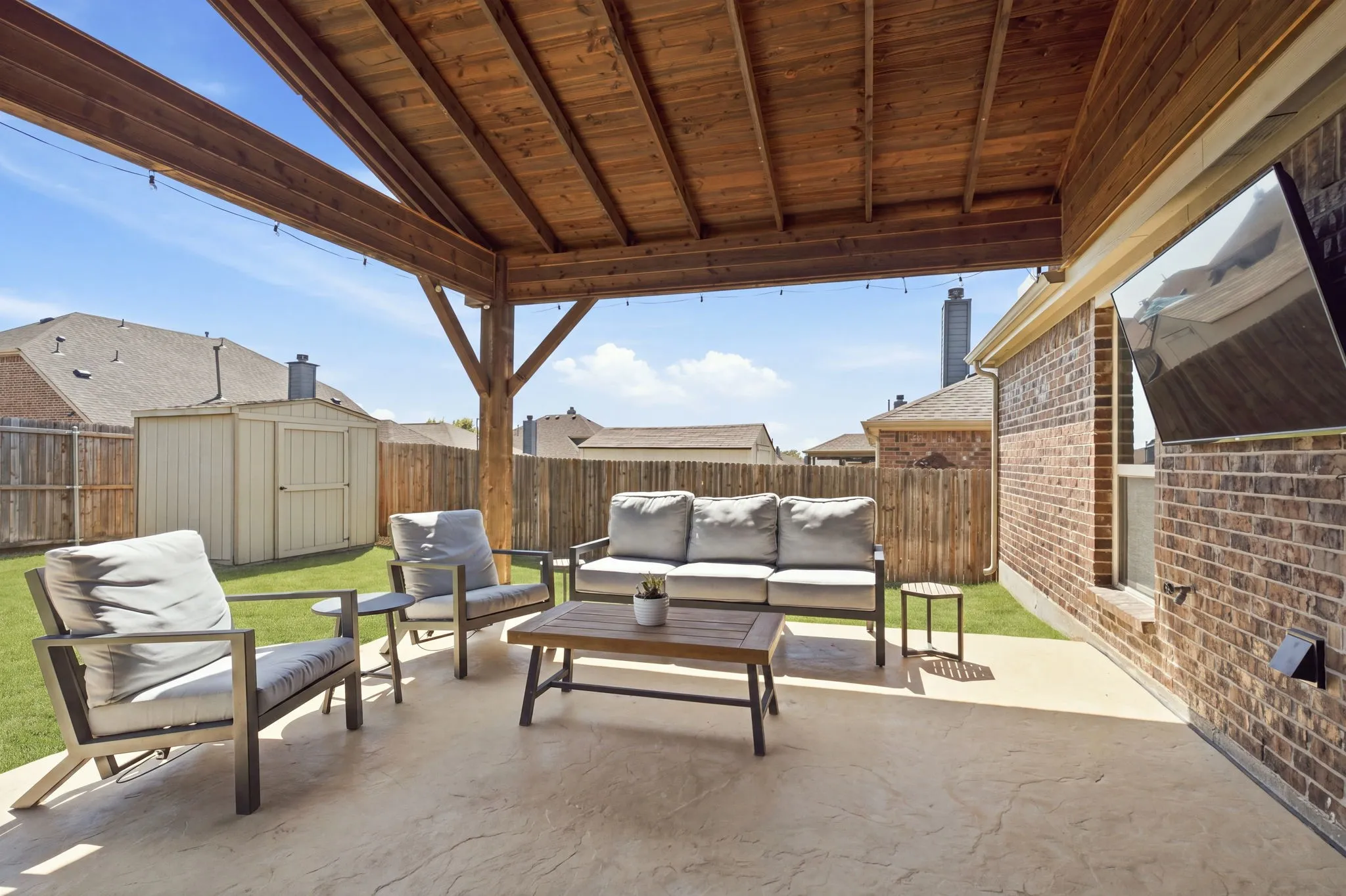 Single Family Residence For Sale in Collin County , 1425 Clayton Lane, Celina, Texas 75009, 4 Bedroom, 2 Bathroom, 2 Garage spaces, 2,196 Sqft, built in 2015, mls#21343225, Real Estate Agent in Celina, Homes For Sale in Collin county, Homes For Sale in Celina, Realtor in Celina Texas, Real Estate Brokerage Independent Realty Texas, Luminita Cordes Realtor