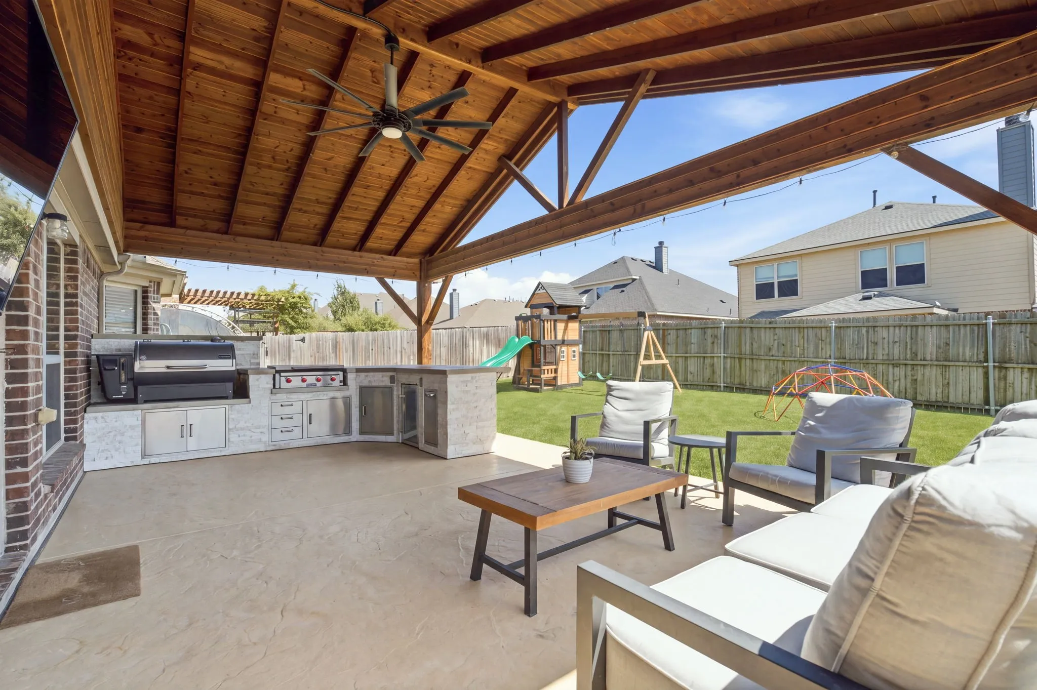 Single Family Residence For Sale in Collin County , 1425 Clayton Lane, Celina, Texas 75009, 4 Bedroom, 2 Bathroom, 2 Garage spaces, 2,196 Sqft, built in 2015, mls#21343225, Real Estate Agent in Celina, Homes For Sale in Collin county, Homes For Sale in Celina, Realtor in Celina Texas, Real Estate Brokerage Independent Realty Texas, Luminita Cordes Realtor