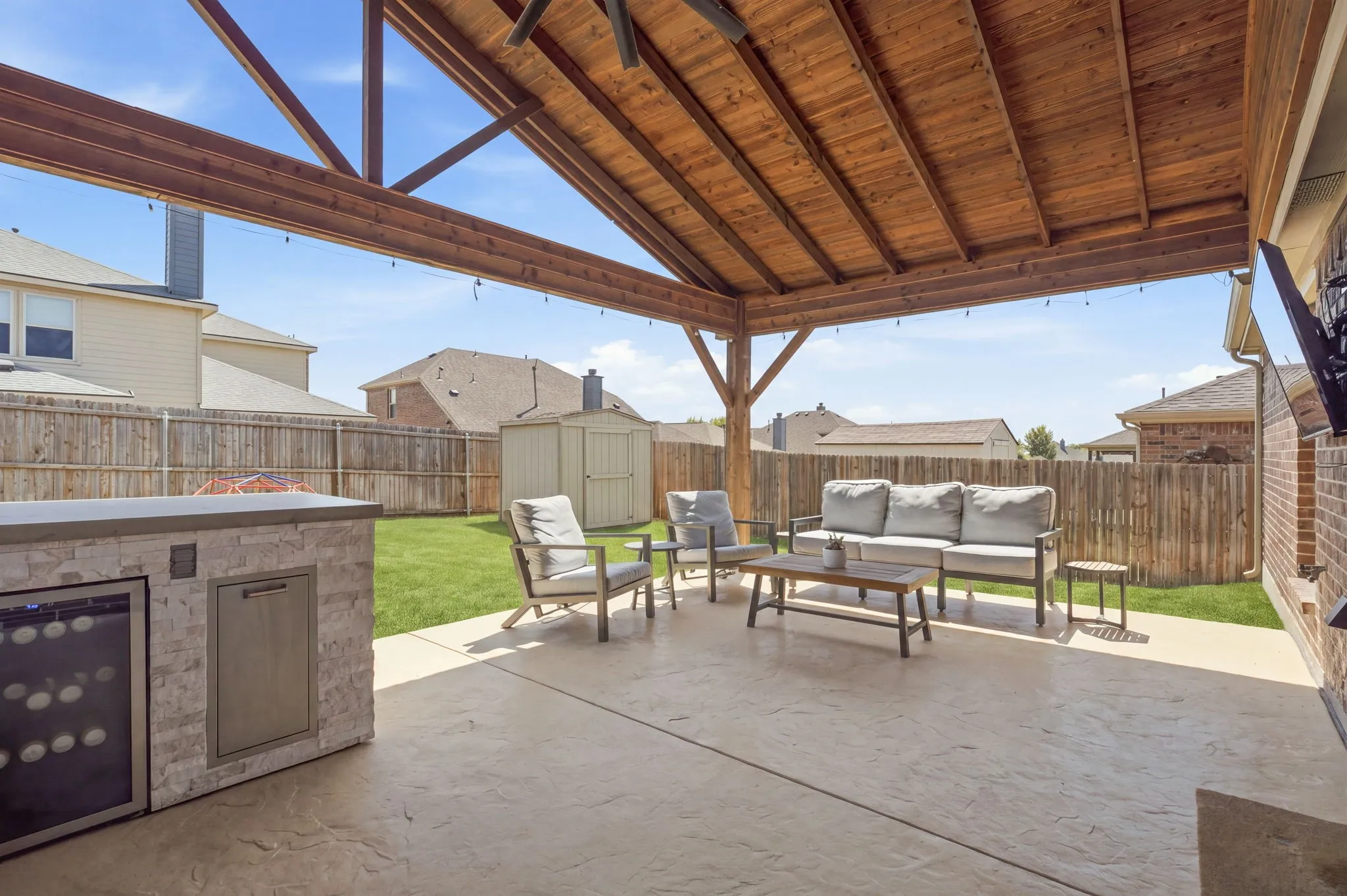 Single Family Residence For Sale in Collin County , 1425 Clayton Lane, Celina, Texas 75009, 4 Bedroom, 2 Bathroom, 2 Garage spaces, 2,196 Sqft, built in 2015, mls#21343225, Real Estate Agent in Celina, Homes For Sale in Collin county, Homes For Sale in Celina, Realtor in Celina Texas, Real Estate Brokerage Independent Realty Texas, Luminita Cordes Realtor