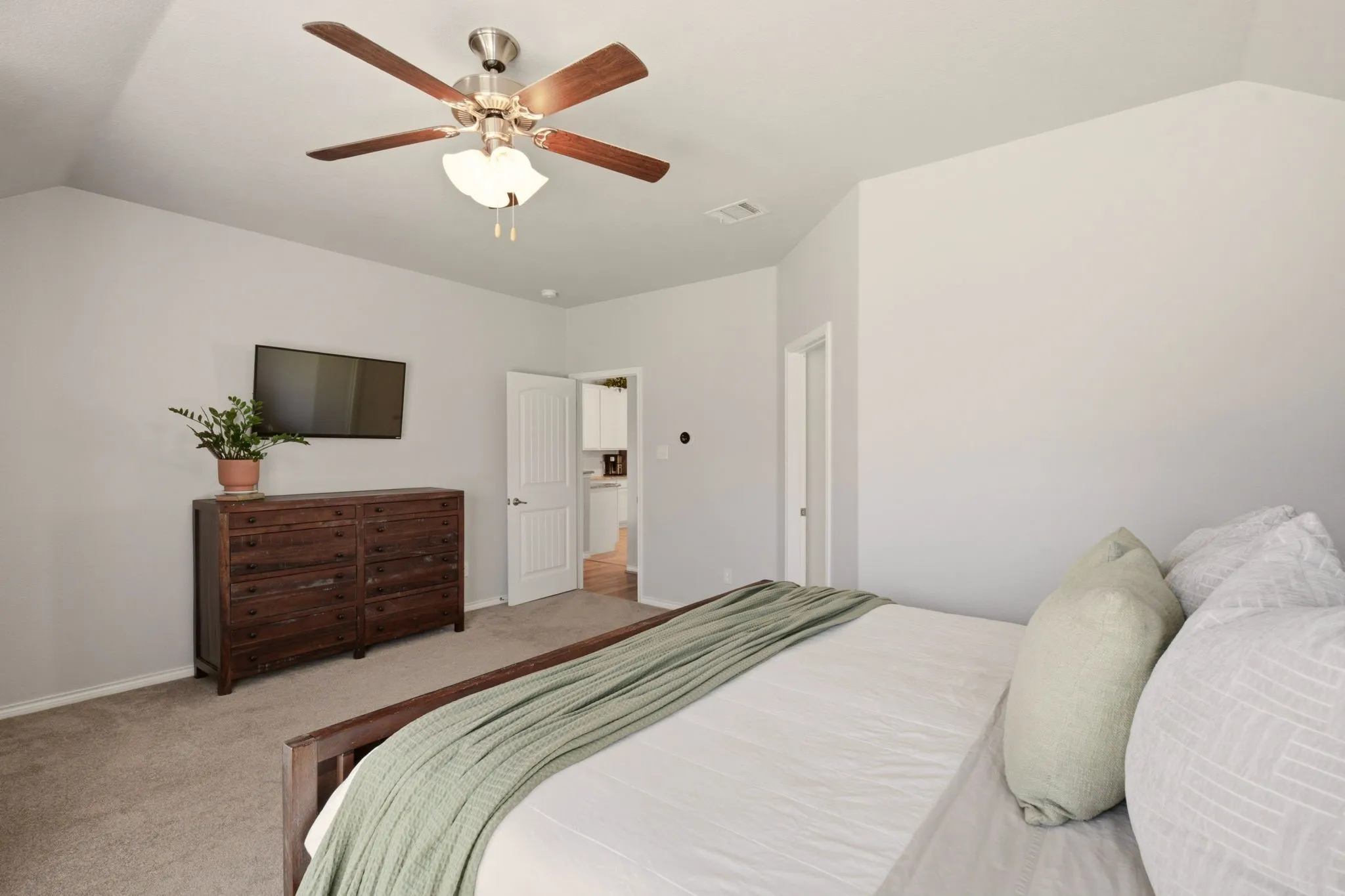 Single Family Residence For Sale in Collin County , 1425 Clayton Lane, Celina, Texas 75009, 4 Bedroom, 2 Bathroom, 2 Garage spaces, 2,196 Sqft, built in 2015, mls#21343225, Real Estate Agent in Celina, Homes For Sale in Collin county, Homes For Sale in Celina, Realtor in Celina Texas, Real Estate Brokerage Independent Realty Texas, Luminita Cordes Realtor