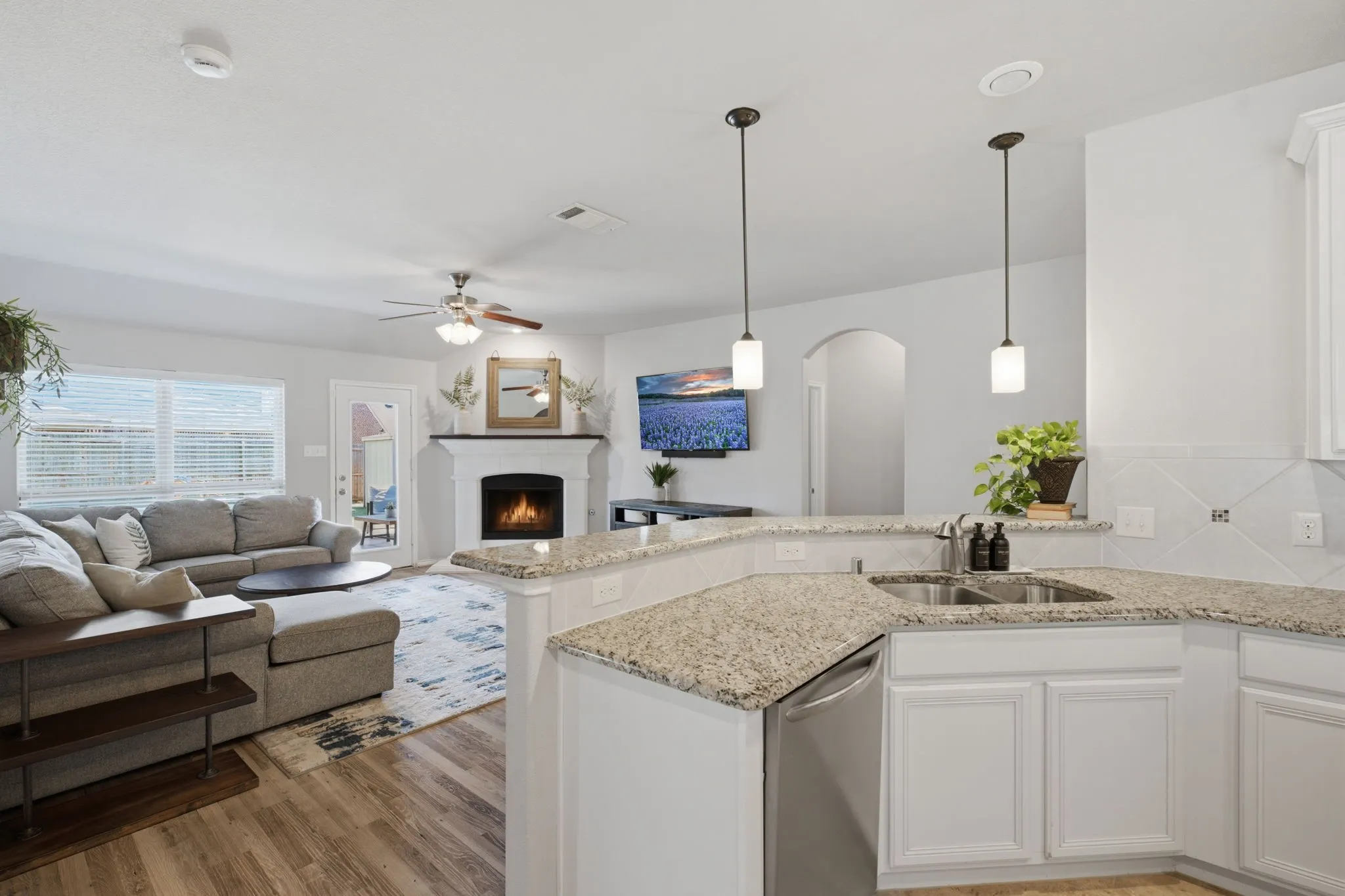 Single Family Residence For Sale in Collin County , 1425 Clayton Lane, Celina, Texas 75009, 4 Bedroom, 2 Bathroom, 2 Garage spaces, 2,196 Sqft, built in 2015, mls#21343225, Real Estate Agent in Celina, Homes For Sale in Collin county, Homes For Sale in Celina, Realtor in Celina Texas, Real Estate Brokerage Independent Realty Texas, Luminita Cordes Realtor