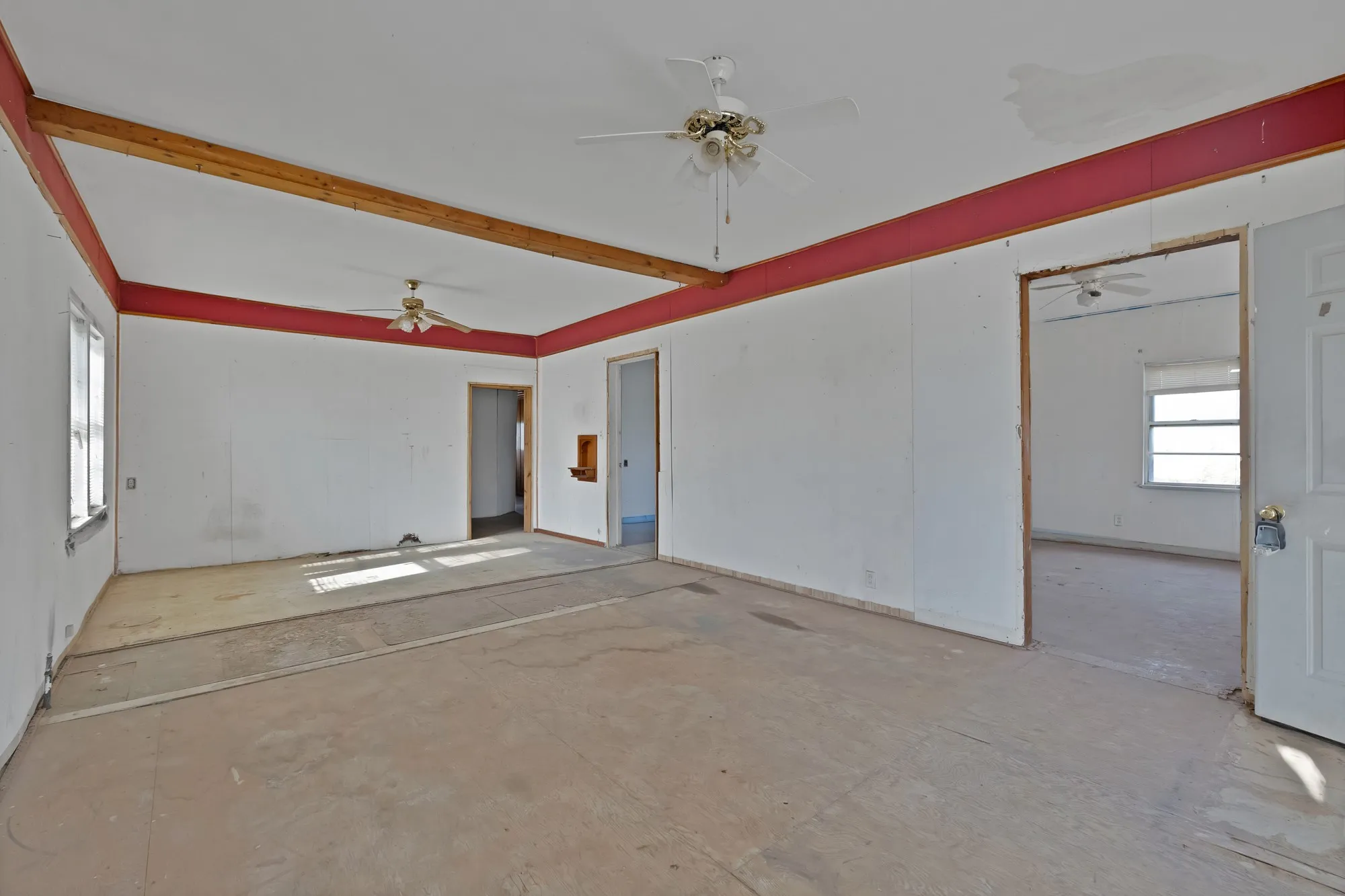 Empty room featuring a ceiling fan