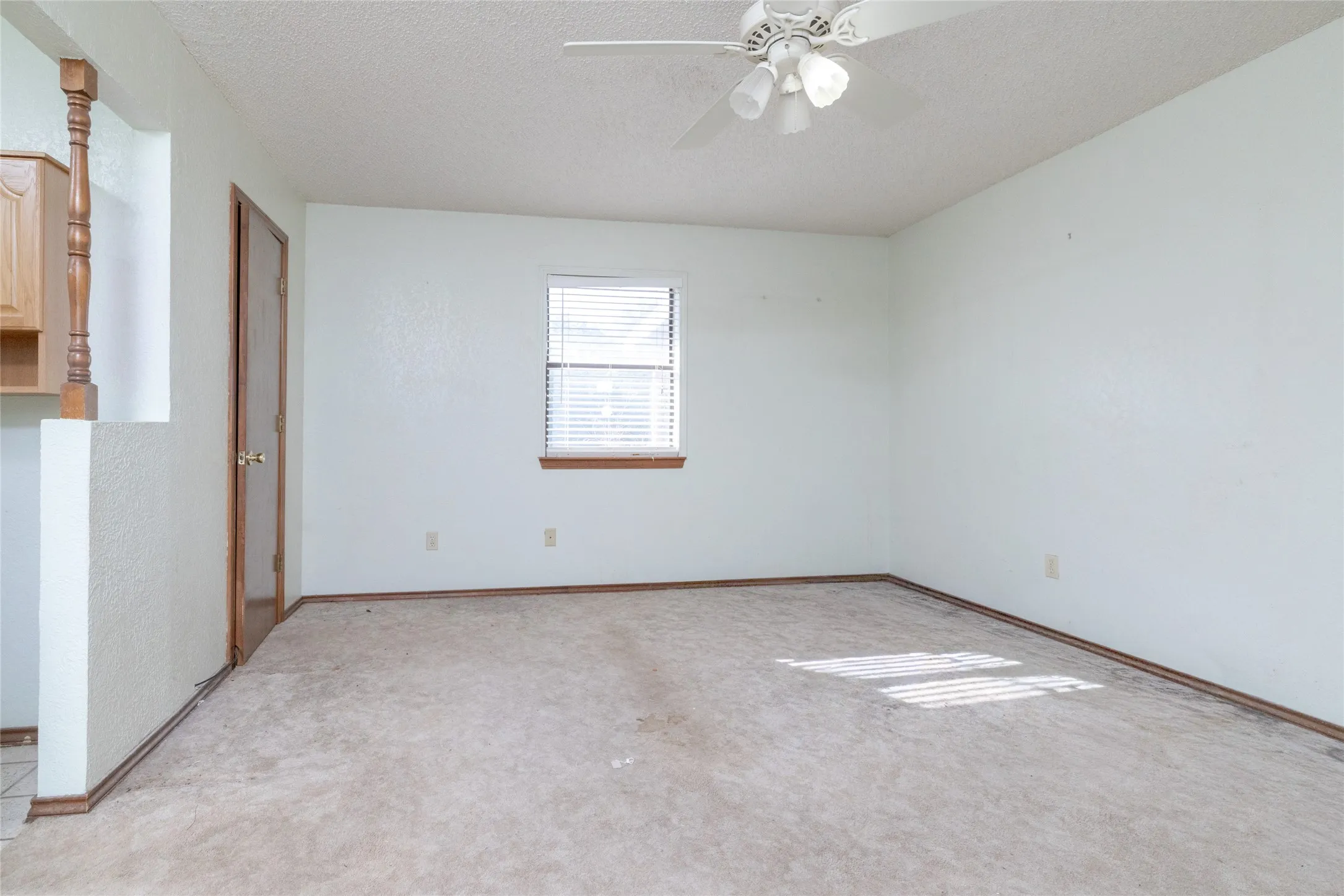 Single Family Residence For Sale in Parker County , 211 Oak Court, Springtown, Texas 76082, 3 Bedroom, 2 Bathroom, 2 Garage spaces, 1,286 Sqft, built in 1985, mls#21363833, Real Estate Agent in Springtown, Homes For Sale in Parker county, Homes For Sale in Springtown, Realtor in Springtown Texas, Real Estate Brokerage Independent Realty Texas, Luminita Cordes Realtor