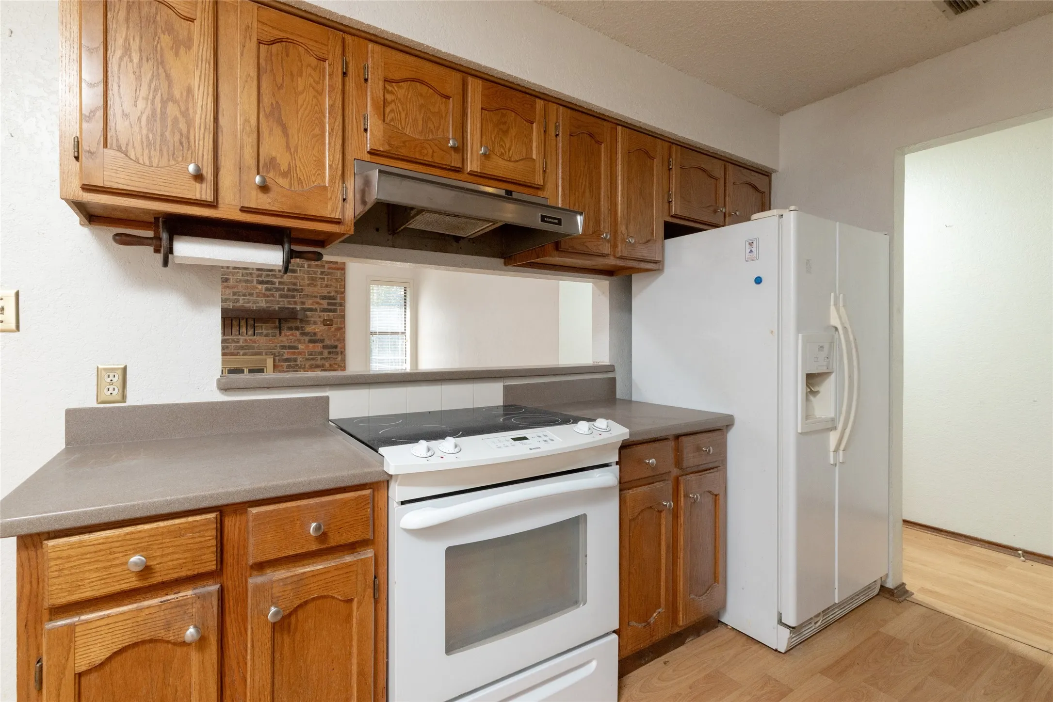 Single Family Residence For Sale in Parker County , 211 Oak Court, Springtown, Texas 76082, 3 Bedroom, 2 Bathroom, 2 Garage spaces, 1,286 Sqft, built in 1985, mls#21363833, Real Estate Agent in Springtown, Homes For Sale in Parker county, Homes For Sale in Springtown, Realtor in Springtown Texas, Real Estate Brokerage Independent Realty Texas, Luminita Cordes Realtor