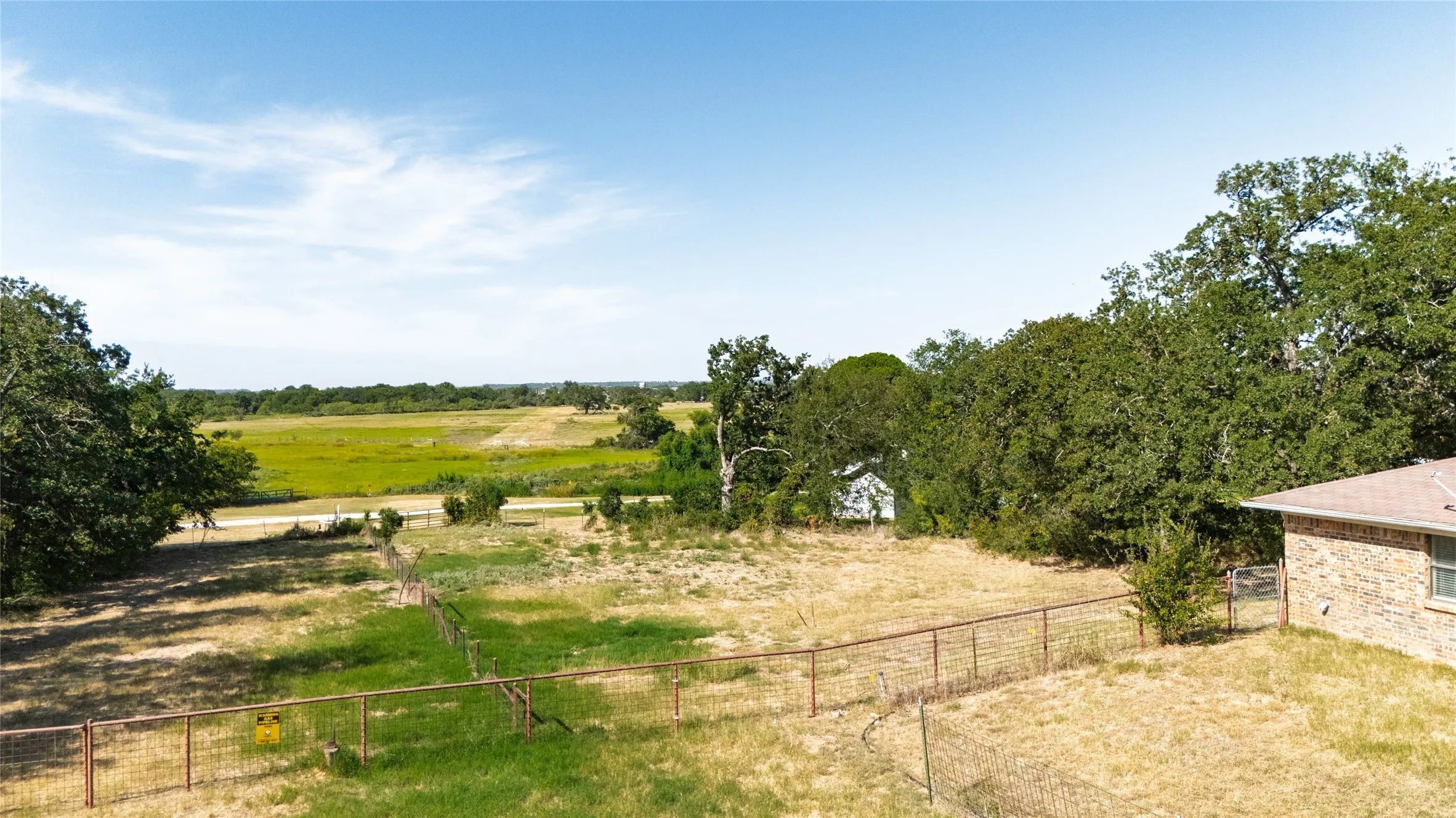 Single Family Residence For Sale in Parker County , 211 Oak Court, Springtown, Texas 76082, 3 Bedroom, 2 Bathroom, 2 Garage spaces, 1,286 Sqft, built in 1985, mls#21363833, Real Estate Agent in Springtown, Homes For Sale in Parker county, Homes For Sale in Springtown, Realtor in Springtown Texas, Real Estate Brokerage Independent Realty Texas, Luminita Cordes Realtor
