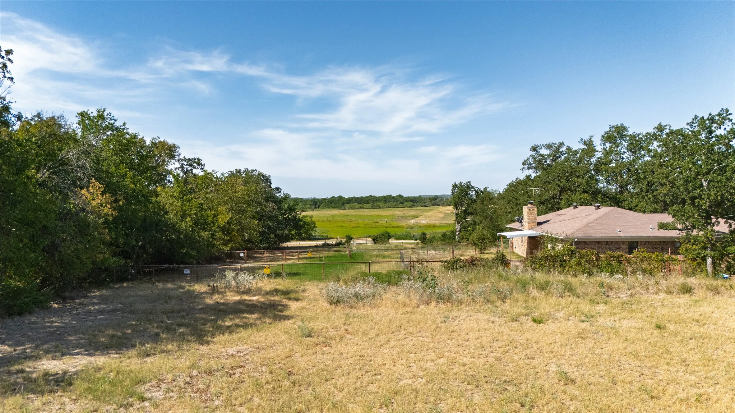 Single Family Residence For Sale in Parker County , 211 Oak Court, Springtown, Texas 76082, 3 Bedroom, 2 Bathroom, 2 Garage spaces, 1,286 Sqft, built in 1985, mls#21363833, Real Estate Agent in Springtown, Homes For Sale in Parker county, Homes For Sale in Springtown, Realtor in Springtown Texas, Real Estate Brokerage Independent Realty Texas, Luminita Cordes Realtor