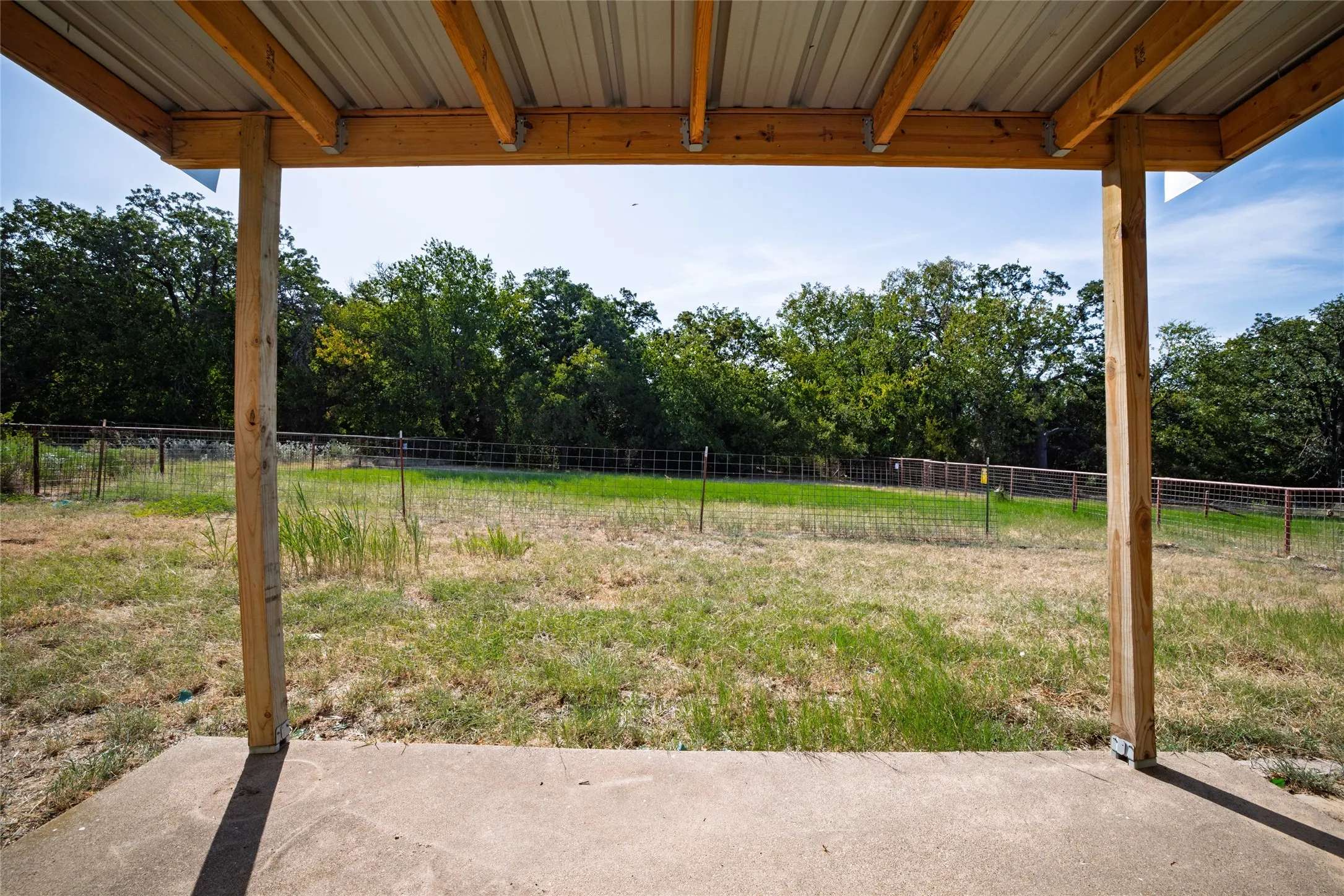Single Family Residence For Sale in Parker County , 211 Oak Court, Springtown, Texas 76082, 3 Bedroom, 2 Bathroom, 2 Garage spaces, 1,286 Sqft, built in 1985, mls#21363833, Real Estate Agent in Springtown, Homes For Sale in Parker county, Homes For Sale in Springtown, Realtor in Springtown Texas, Real Estate Brokerage Independent Realty Texas, Luminita Cordes Realtor