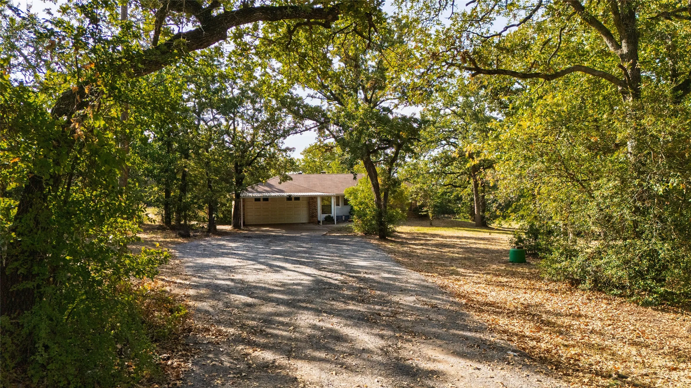 Single Family Residence For Sale in Parker County , 211 Oak Court, Springtown, Texas 76082, 3 Bedroom, 2 Bathroom, 2 Garage spaces, 1,286 Sqft, built in 1985, mls#21363833, Real Estate Agent in Springtown, Homes For Sale in Parker county, Homes For Sale in Springtown, Realtor in Springtown Texas, Real Estate Brokerage Independent Realty Texas, Luminita Cordes Realtor