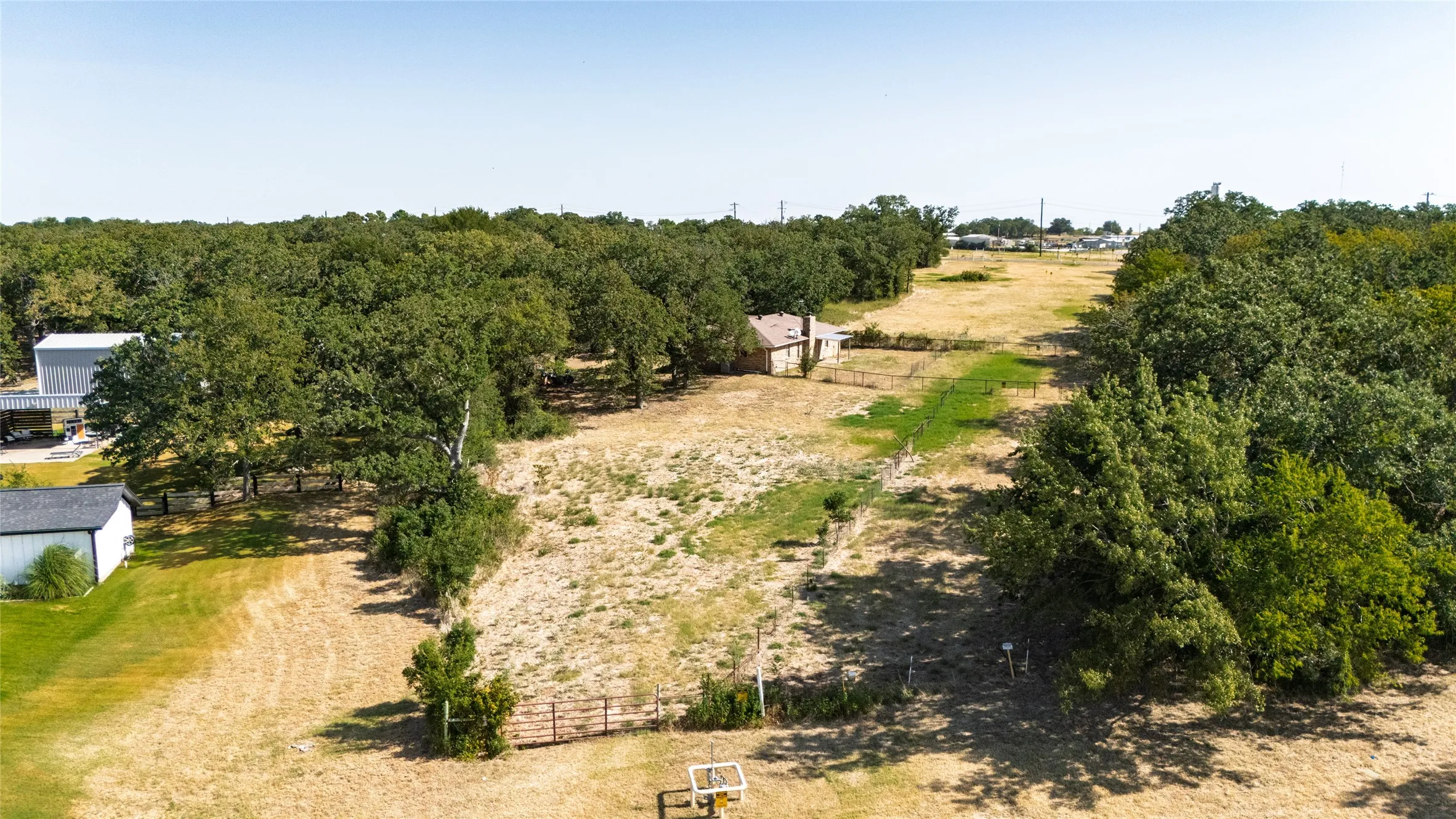 Single Family Residence For Sale in Parker County , 211 Oak Court, Springtown, Texas 76082, 3 Bedroom, 2 Bathroom, 2 Garage spaces, 1,286 Sqft, built in 1985, mls#21363833, Real Estate Agent in Springtown, Homes For Sale in Parker county, Homes For Sale in Springtown, Realtor in Springtown Texas, Real Estate Brokerage Independent Realty Texas, Luminita Cordes Realtor