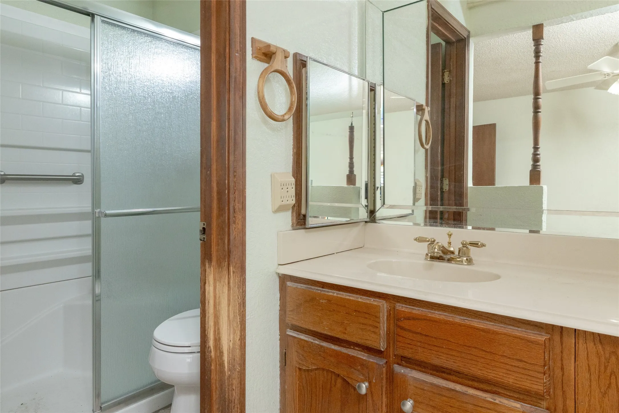 Single Family Residence For Sale in Parker County , 211 Oak Court, Springtown, Texas 76082, 3 Bedroom, 2 Bathroom, 2 Garage spaces, 1,286 Sqft, built in 1985, mls#21363833, Real Estate Agent in Springtown, Homes For Sale in Parker county, Homes For Sale in Springtown, Realtor in Springtown Texas, Real Estate Brokerage Independent Realty Texas, Luminita Cordes Realtor