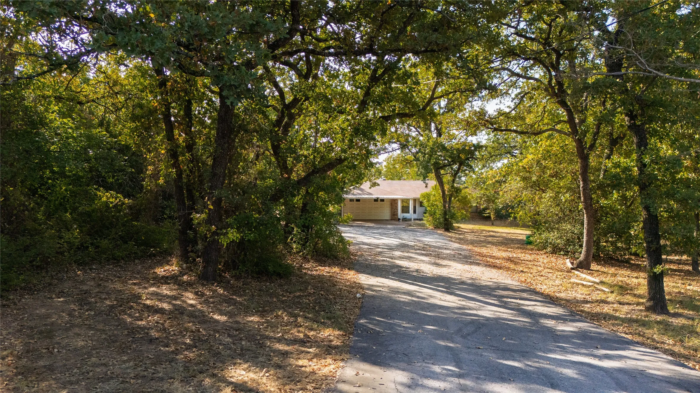 Single Family Residence For Sale in Parker County , 211 Oak Court, Springtown, Texas 76082, 3 Bedroom, 2 Bathroom, 2 Garage spaces, 1,286 Sqft, built in 1985, mls#21363833, Real Estate Agent in Springtown, Homes For Sale in Parker county, Homes For Sale in Springtown, Realtor in Springtown Texas, Real Estate Brokerage Independent Realty Texas, Luminita Cordes Realtor