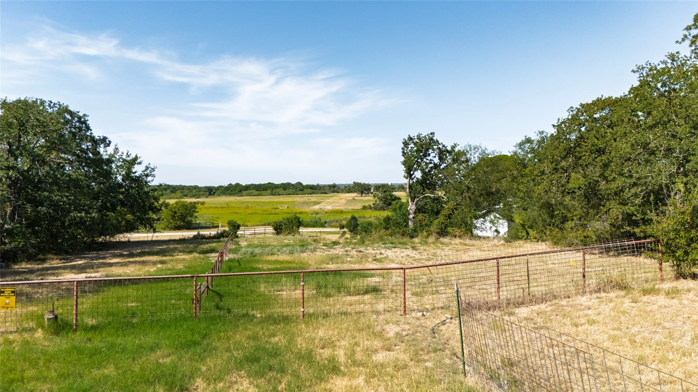 Single Family Residence For Sale in Parker County , 211 Oak Court, Springtown, Texas 76082, 3 Bedroom, 2 Bathroom, 2 Garage spaces, 1,286 Sqft, built in 1985, mls#21363833, Real Estate Agent in Springtown, Homes For Sale in Parker county, Homes For Sale in Springtown, Realtor in Springtown Texas, Real Estate Brokerage Independent Realty Texas, Luminita Cordes Realtor