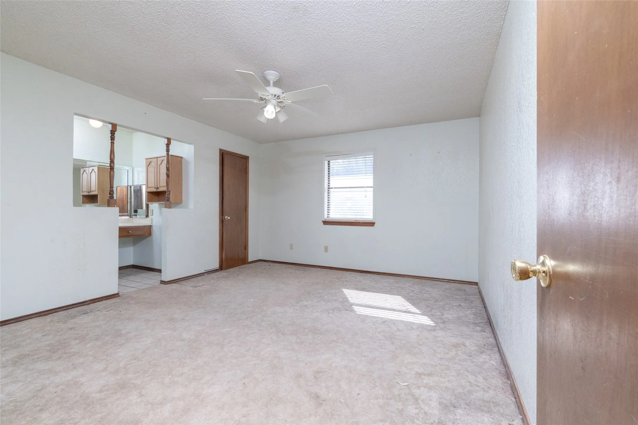 Single Family Residence For Sale in Parker County , 211 Oak Court, Springtown, Texas 76082, 3 Bedroom, 2 Bathroom, 2 Garage spaces, 1,286 Sqft, built in 1985, mls#21363833, Real Estate Agent in Springtown, Homes For Sale in Parker county, Homes For Sale in Springtown, Realtor in Springtown Texas, Real Estate Brokerage Independent Realty Texas, Luminita Cordes Realtor