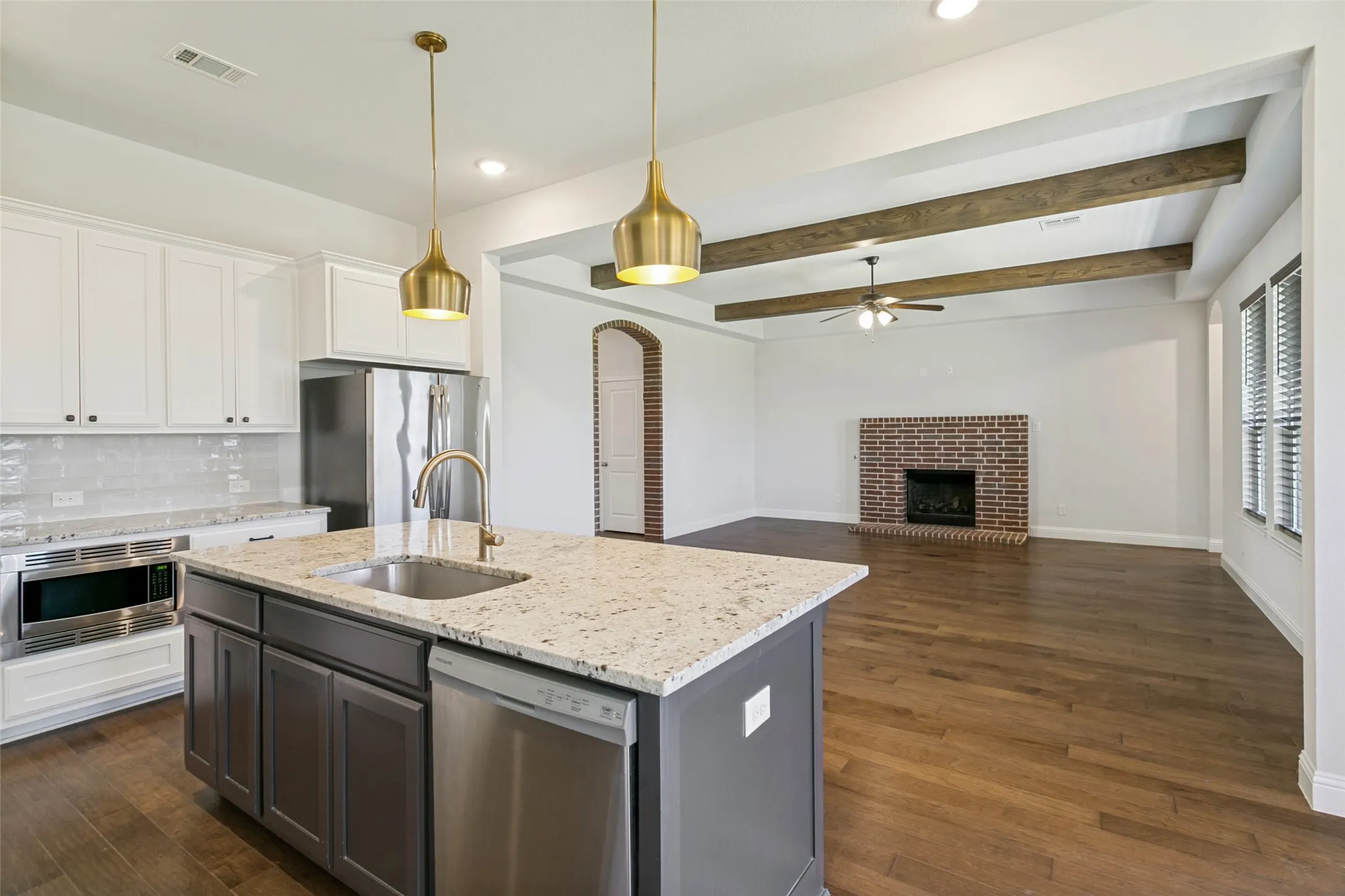Single Family Residence For Rent in Parker County , 817 Highlands Avenue, Aledo, Texas 76008, 4 Bedroom, 3 Bathroom, 2 Garage spaces, 2,522 Sqft, built in 2019, mls#21364383, Real Estate Agent in Aledo, Homes For Rent in Parker county, Homes For Rent in Aledo, Realtor in Aledo Texas, Real Estate Brokerage Independent Realty Texas, Luminita Cordes Realtor