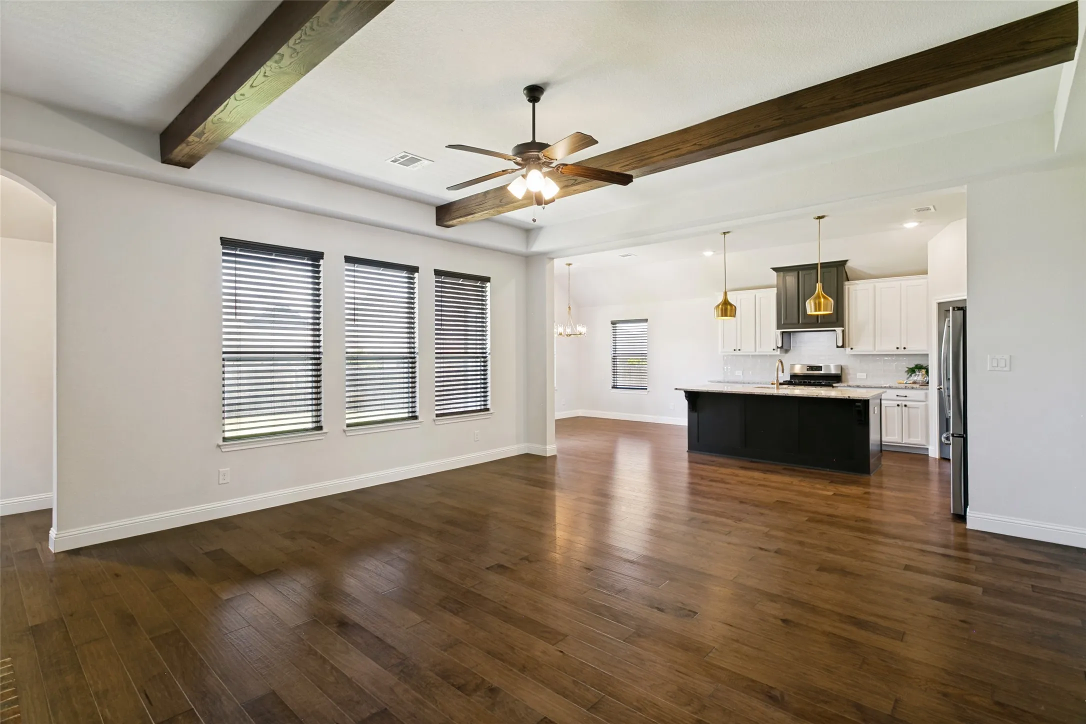 Single Family Residence For Rent in Parker County , 817 Highlands Avenue, Aledo, Texas 76008, 4 Bedroom, 3 Bathroom, 2 Garage spaces, 2,522 Sqft, built in 2019, mls#21364383, Real Estate Agent in Aledo, Homes For Rent in Parker county, Homes For Rent in Aledo, Realtor in Aledo Texas, Real Estate Brokerage Independent Realty Texas, Luminita Cordes Realtor