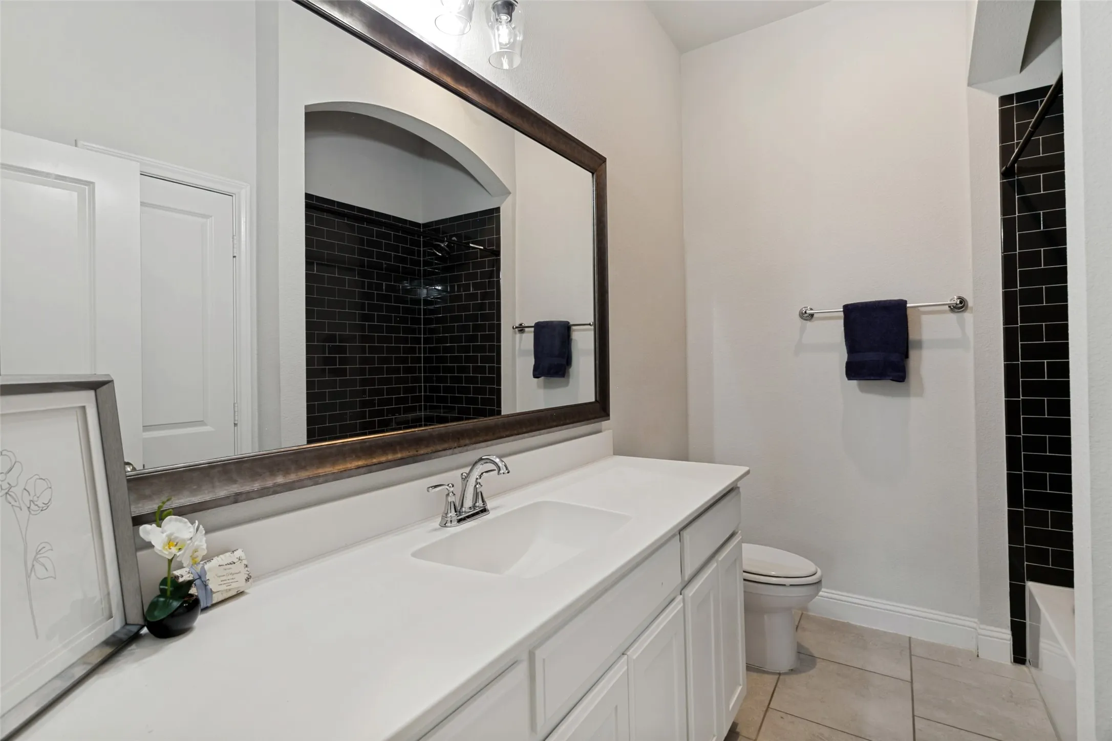 Hall/Guest Bathroom