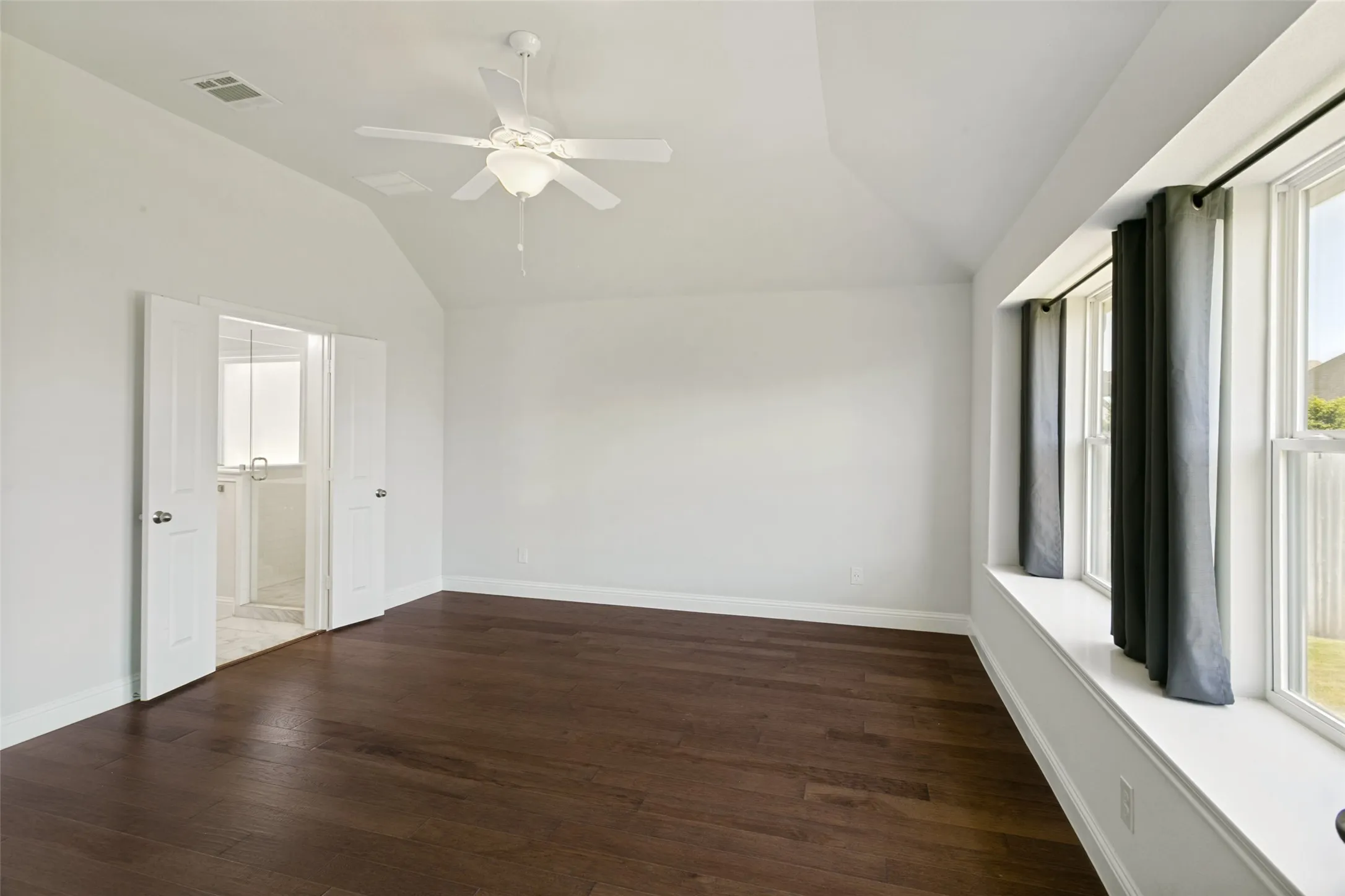 Single Family Residence For Rent in Parker County , 817 Highlands Avenue, Aledo, Texas 76008, 4 Bedroom, 3 Bathroom, 2 Garage spaces, 2,522 Sqft, built in 2019, mls#21364383, Real Estate Agent in Aledo, Homes For Rent in Parker county, Homes For Rent in Aledo, Realtor in Aledo Texas, Real Estate Brokerage Independent Realty Texas, Luminita Cordes Realtor