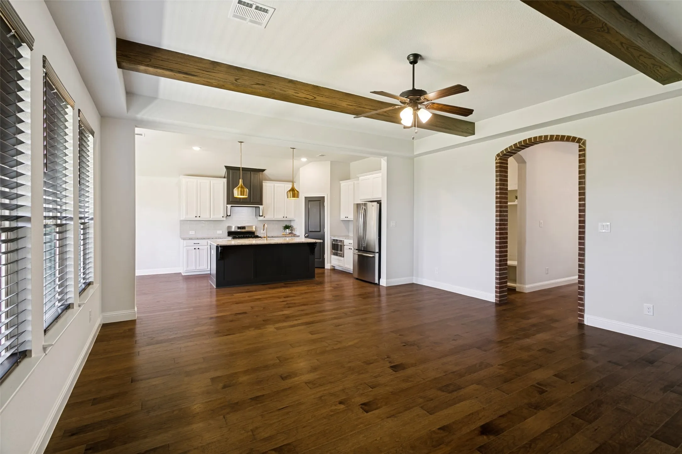 Single Family Residence For Rent in Parker County , 817 Highlands Avenue, Aledo, Texas 76008, 4 Bedroom, 3 Bathroom, 2 Garage spaces, 2,522 Sqft, built in 2019, mls#21364383, Real Estate Agent in Aledo, Homes For Rent in Parker county, Homes For Rent in Aledo, Realtor in Aledo Texas, Real Estate Brokerage Independent Realty Texas, Luminita Cordes Realtor