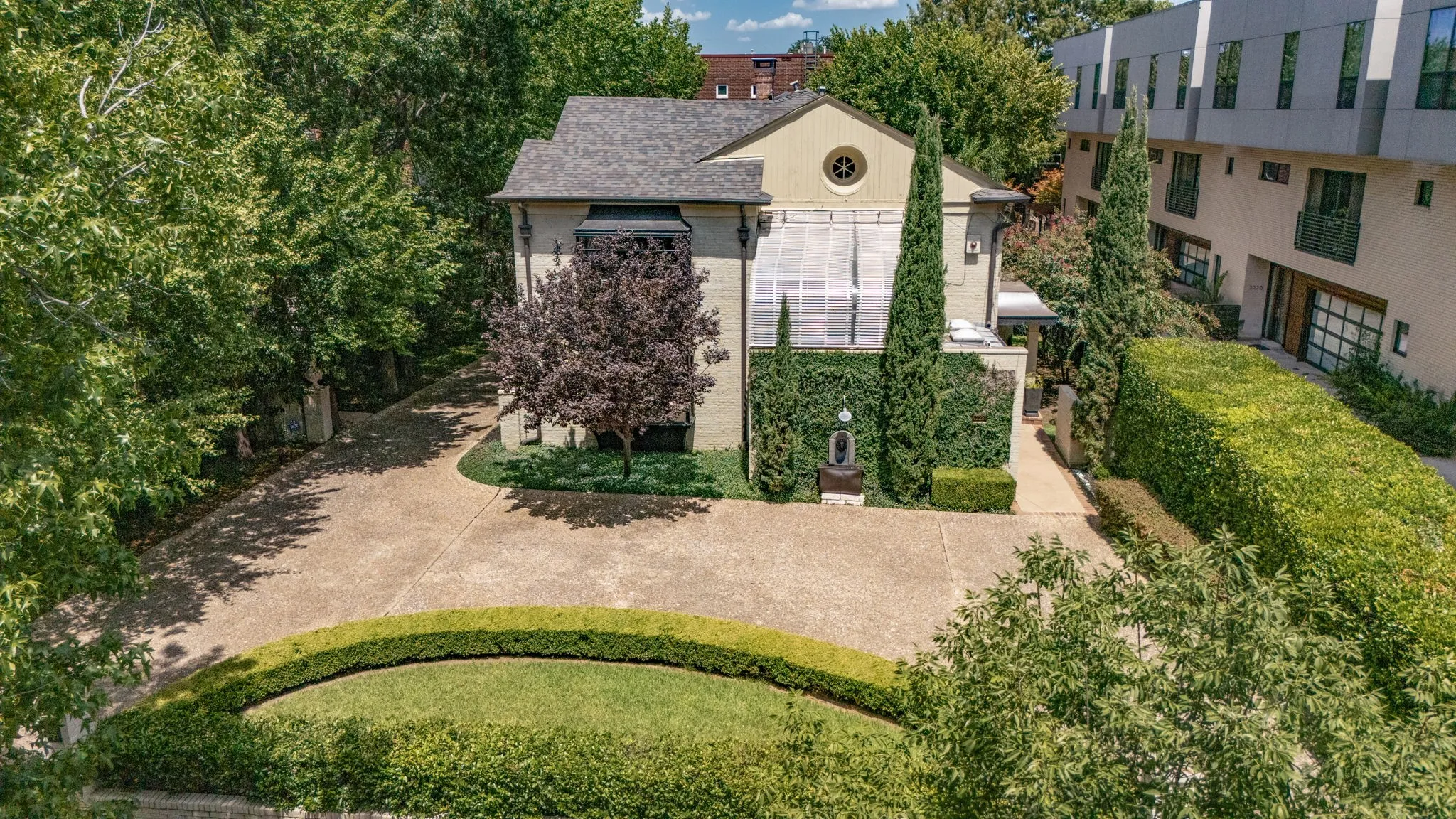 Single Family Residence For Sale in Dallas County , 4228 N Hall Street, Dallas, Texas 75219, 4 Bedroom, 4 Bathroom, 4 Garage spaces, 3,764 Sqft, built in 1927, mls#21360318, Real Estate Agent in Dallas, Homes For Sale in Dallas county, Homes For Sale in Dallas, Realtor in Dallas Texas, Real Estate Brokerage Independent Realty Texas, Luminita Cordes Realtor