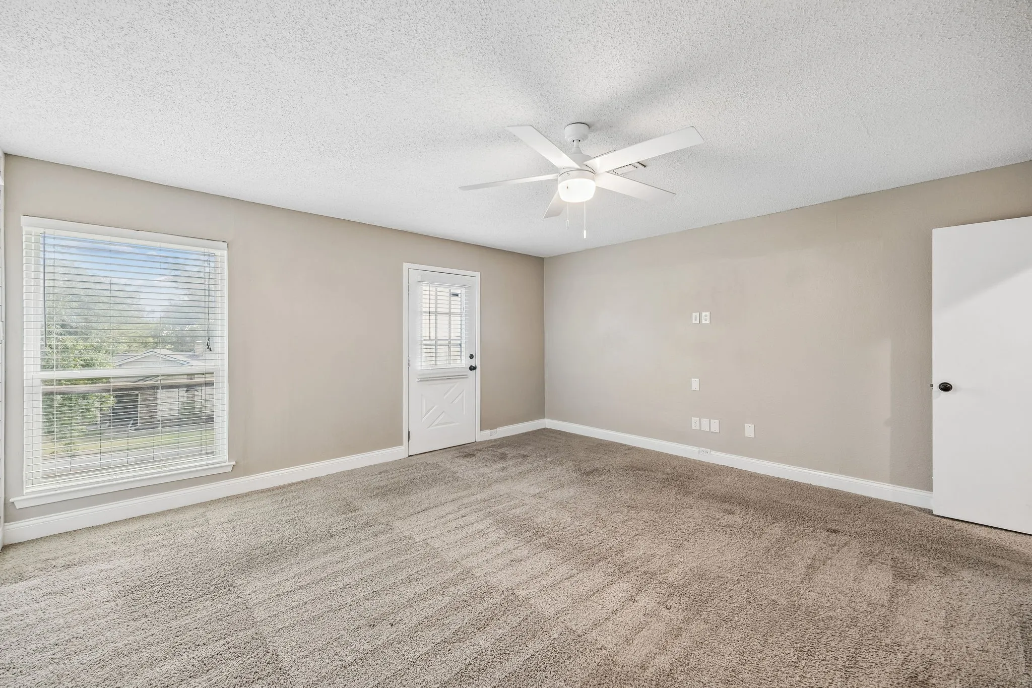 Single Family Residence For Sale in Tarrant County , 8724 Overland Drive, Fort Worth, Texas 76179, 4 Bedroom, 2 Bathroom, 2 Garage spaces, 2,550 Sqft, built in 1978, mls#21363736, Real Estate Agent in Fort Worth, Homes For Sale in Tarrant county, Homes For Sale in Fort Worth, Realtor in Fort Worth Texas, Real Estate Brokerage Independent Realty Texas, Luminita Cordes Realtor