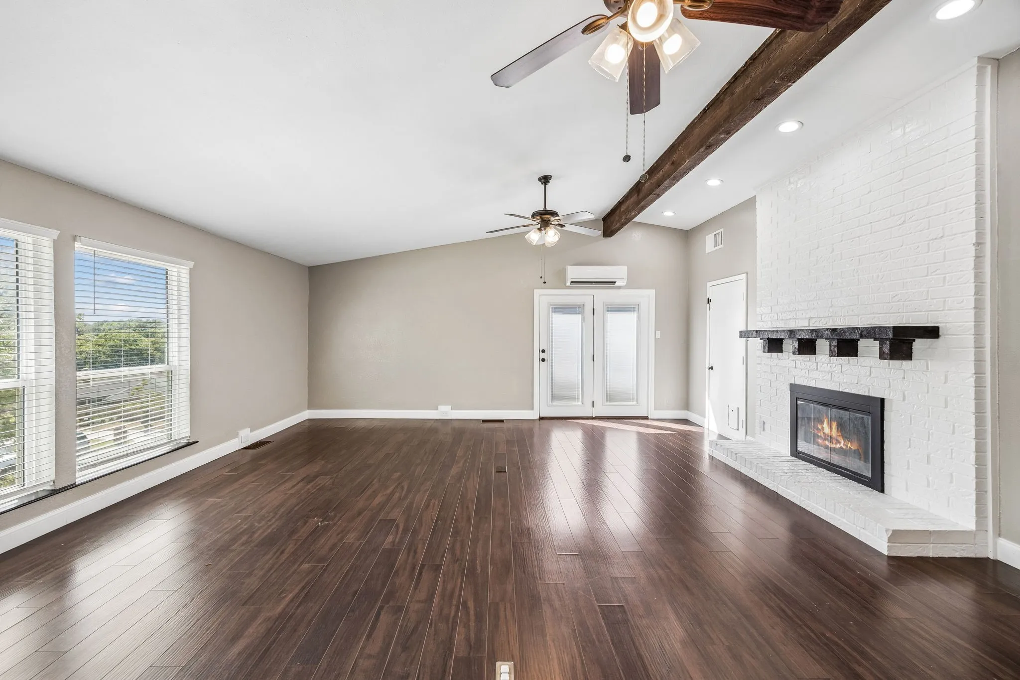 Single Family Residence For Sale in Tarrant County , 8724 Overland Drive, Fort Worth, Texas 76179, 4 Bedroom, 2 Bathroom, 2 Garage spaces, 2,550 Sqft, built in 1978, mls#21363736, Real Estate Agent in Fort Worth, Homes For Sale in Tarrant county, Homes For Sale in Fort Worth, Realtor in Fort Worth Texas, Real Estate Brokerage Independent Realty Texas, Luminita Cordes Realtor