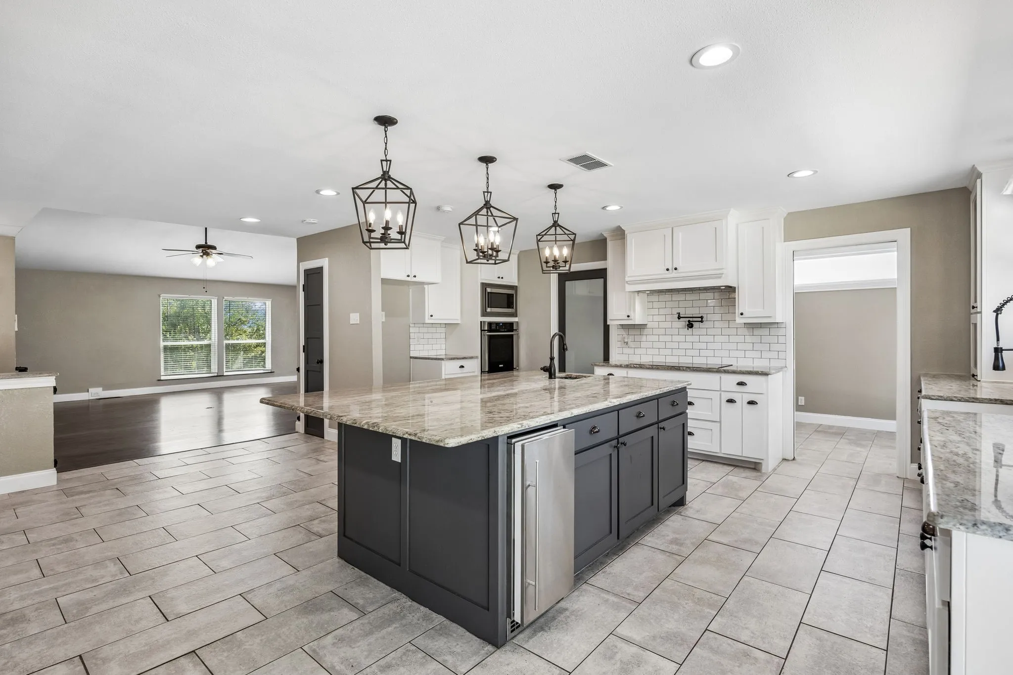 Single Family Residence For Sale in Tarrant County , 8724 Overland Drive, Fort Worth, Texas 76179, 4 Bedroom, 2 Bathroom, 2 Garage spaces, 2,550 Sqft, built in 1978, mls#21363736, Real Estate Agent in Fort Worth, Homes For Sale in Tarrant county, Homes For Sale in Fort Worth, Realtor in Fort Worth Texas, Real Estate Brokerage Independent Realty Texas, Luminita Cordes Realtor