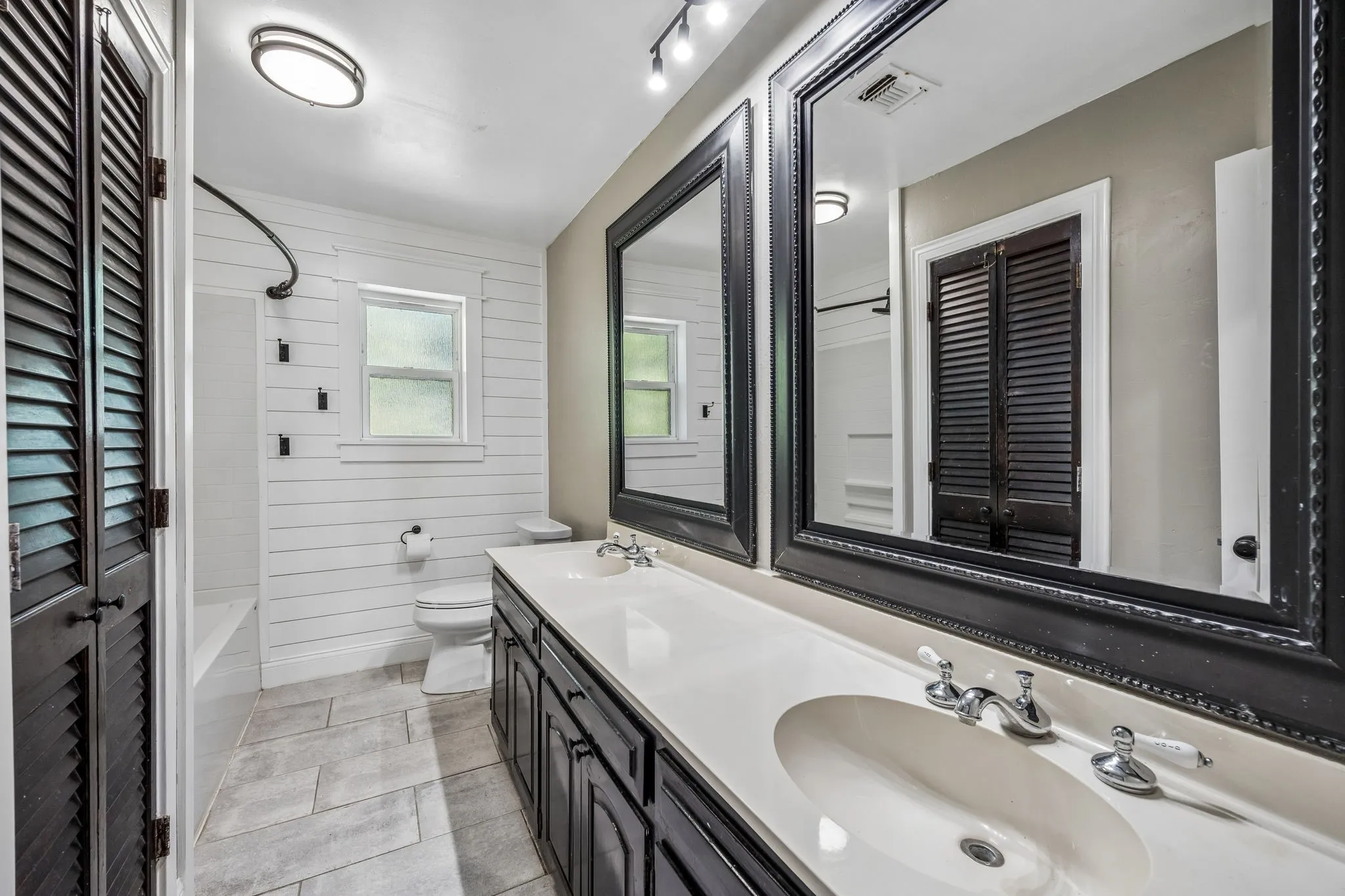 Single Family Residence For Sale in Tarrant County , 8724 Overland Drive, Fort Worth, Texas 76179, 4 Bedroom, 2 Bathroom, 2 Garage spaces, 2,550 Sqft, built in 1978, mls#21363736, Real Estate Agent in Fort Worth, Homes For Sale in Tarrant county, Homes For Sale in Fort Worth, Realtor in Fort Worth Texas, Real Estate Brokerage Independent Realty Texas, Luminita Cordes Realtor
